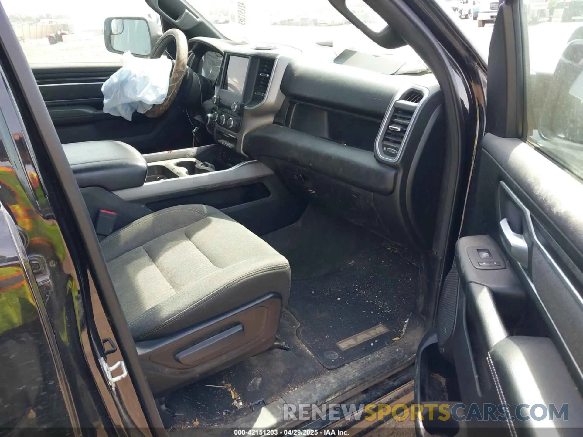 5 Photograph of a damaged car 1C6SRFFT6KN918805 RAM 1500 2019