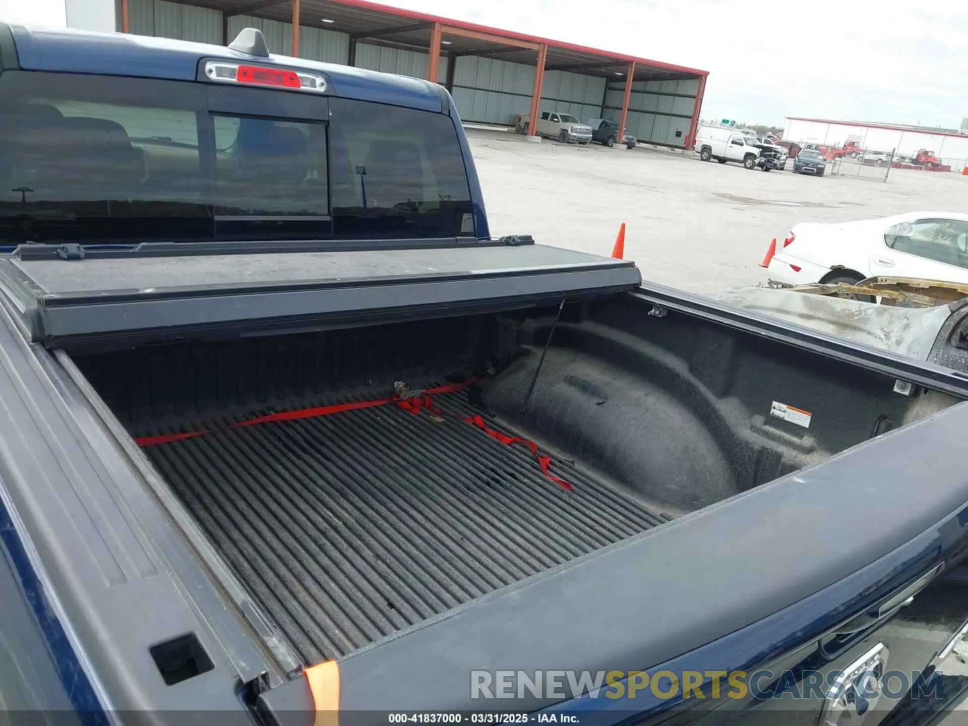 18 Photograph of a damaged car 1C6SRFFT7KN804585 RAM 1500 2019