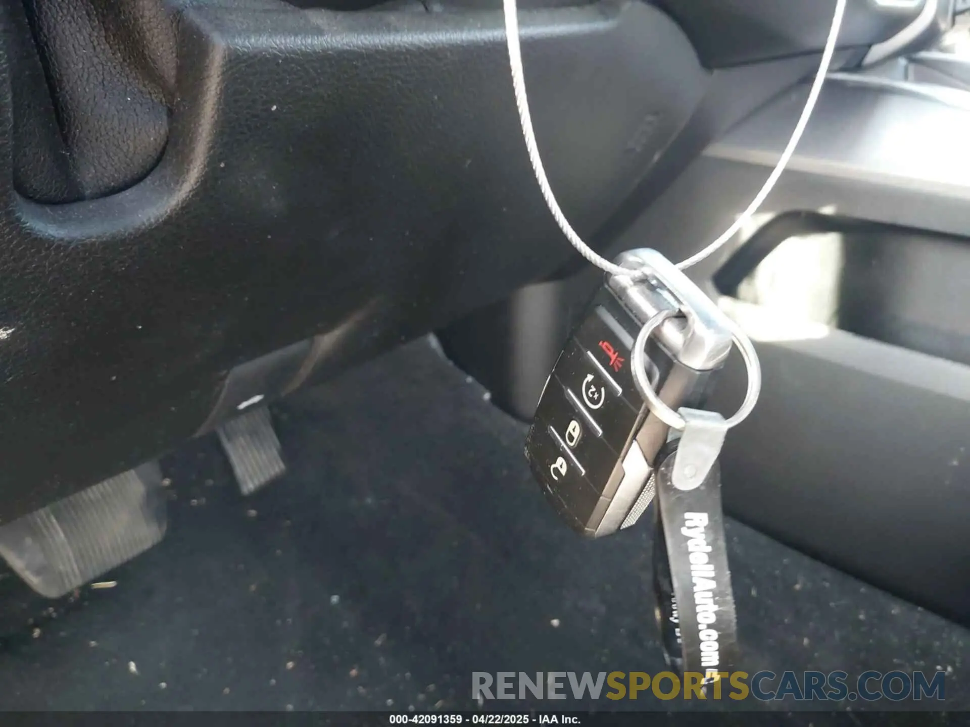 11 Photograph of a damaged car 1C6SRFFT8KN640392 RAM 1500 2019