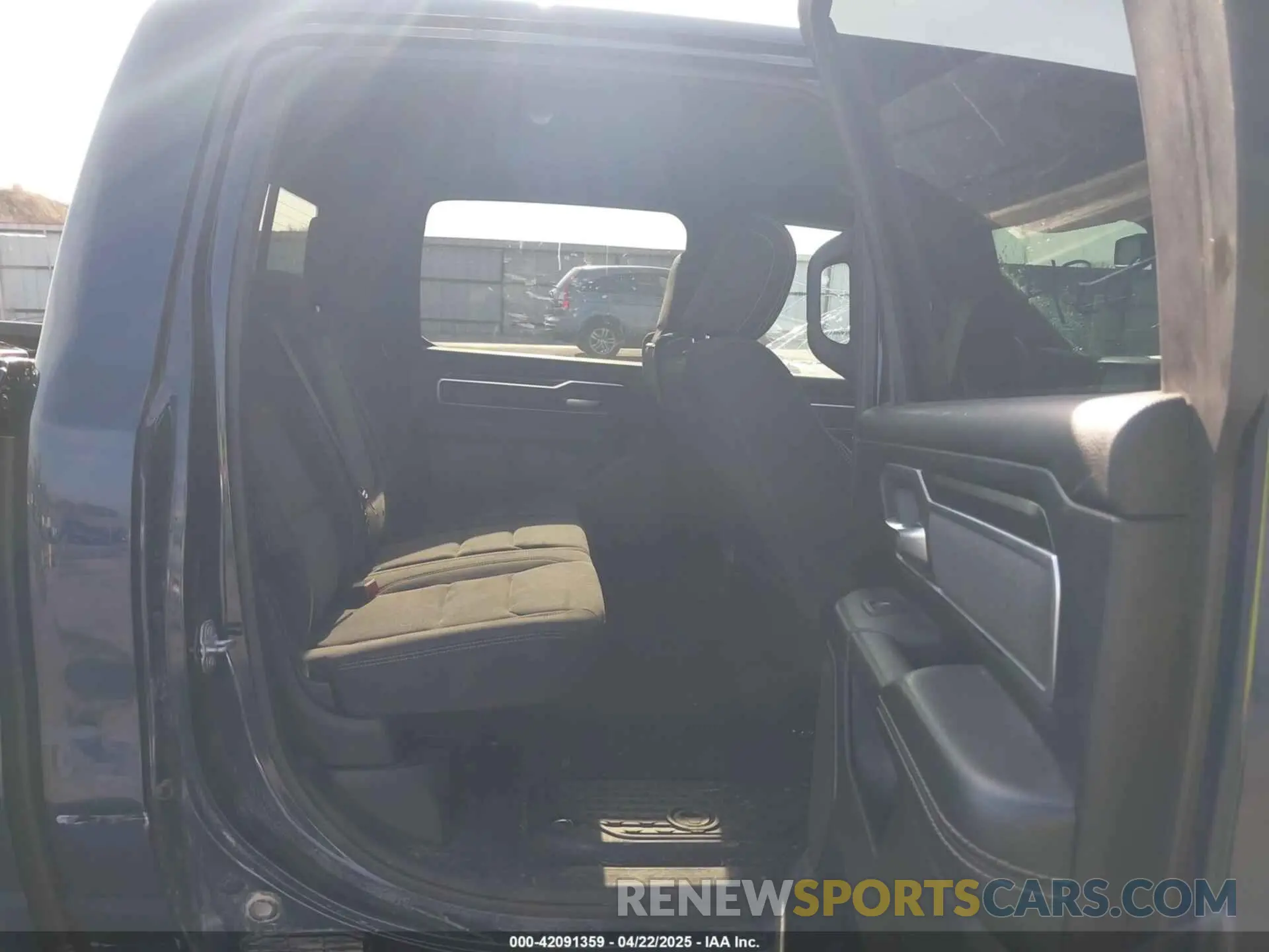 8 Photograph of a damaged car 1C6SRFFT8KN640392 RAM 1500 2019