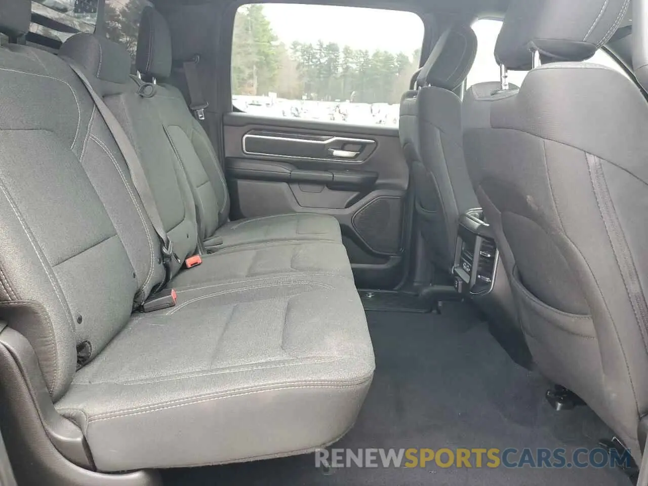 10 Photograph of a damaged car 1C6SRFFT8KN754148 RAM 1500 2019