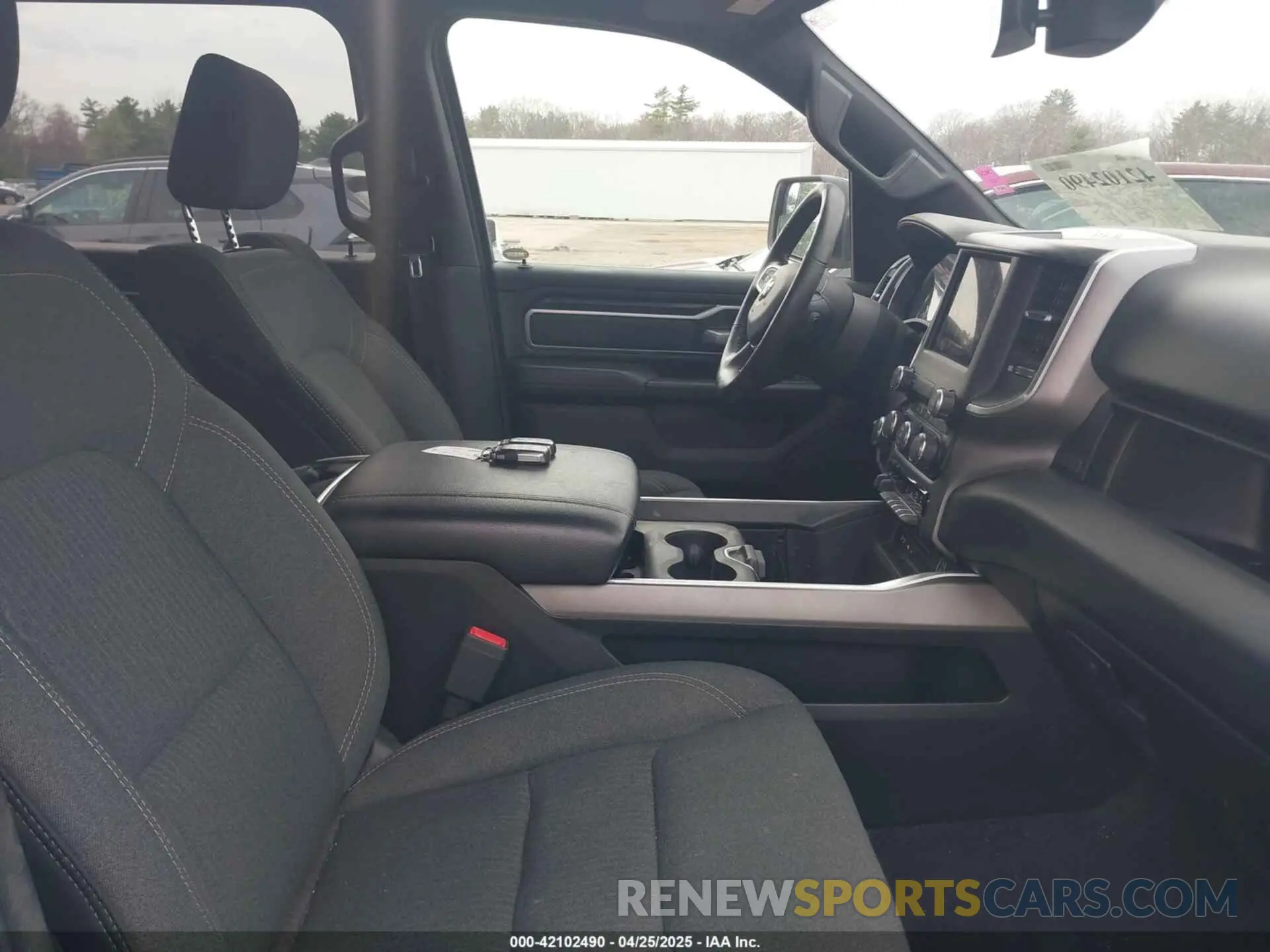 5 Photograph of a damaged car 1C6SRFFT8KN885693 RAM 1500 2019