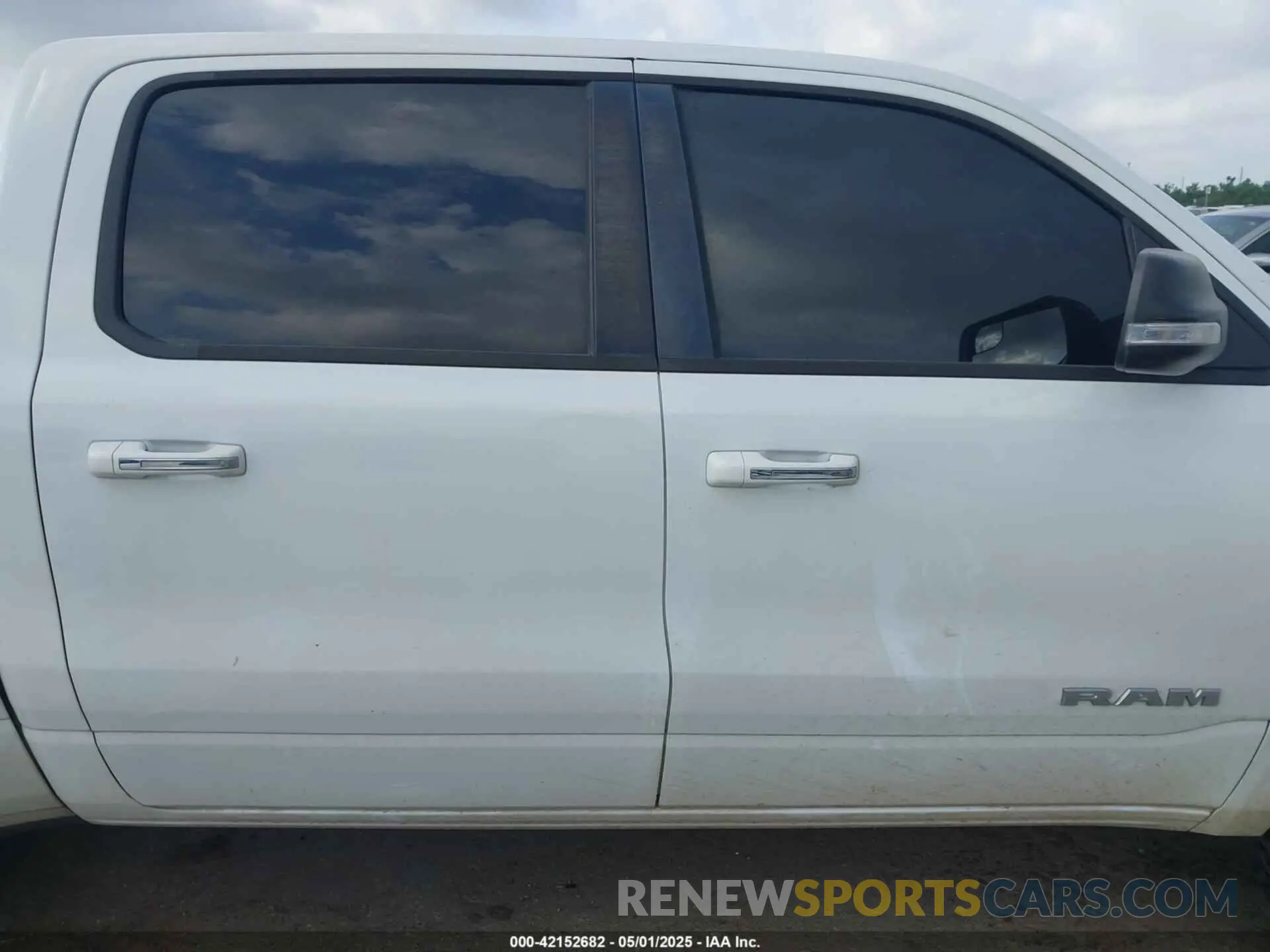 13 Photograph of a damaged car 1C6SRFFT9KN570711 RAM 1500 2019