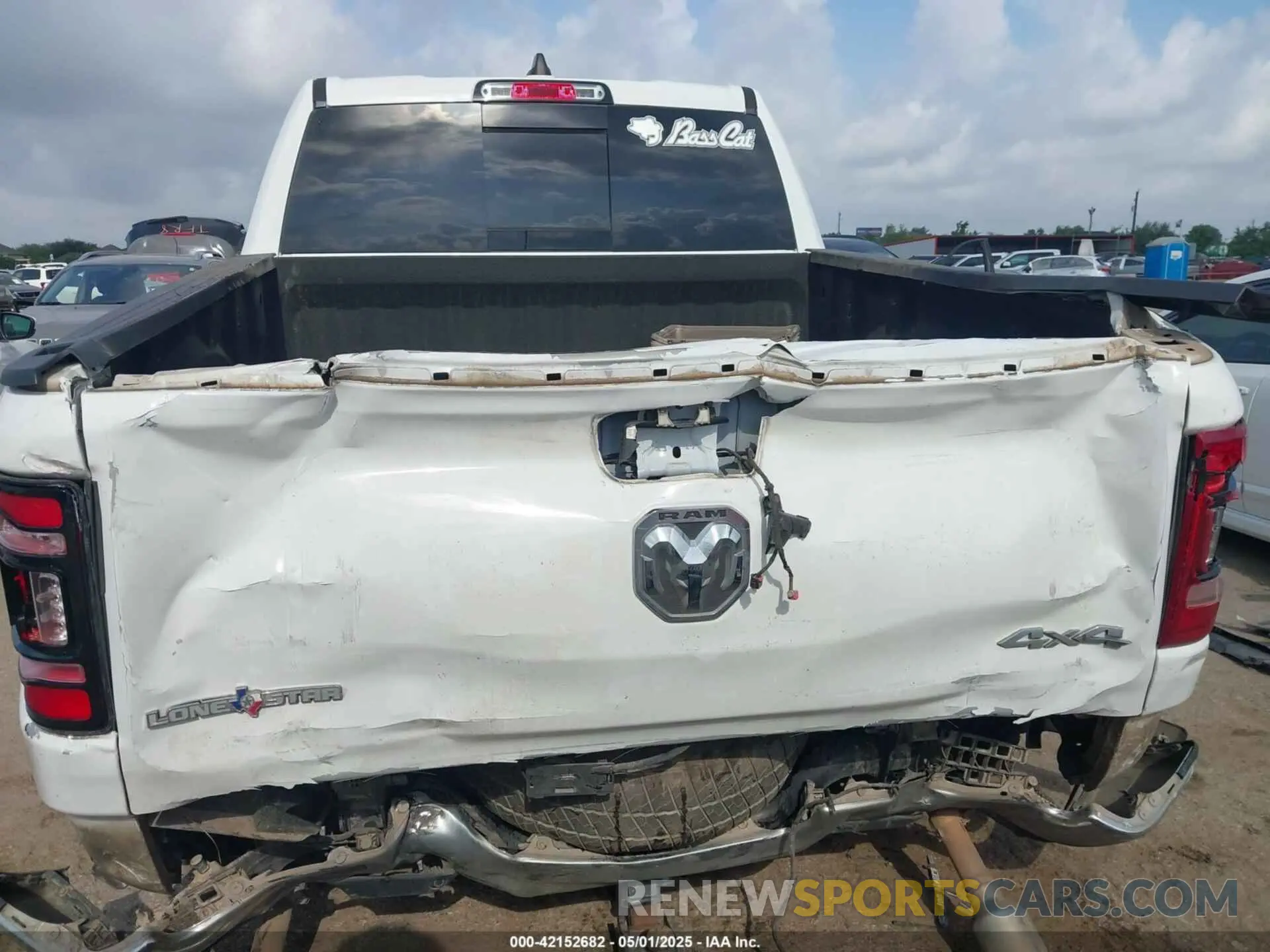 16 Photograph of a damaged car 1C6SRFFT9KN570711 RAM 1500 2019