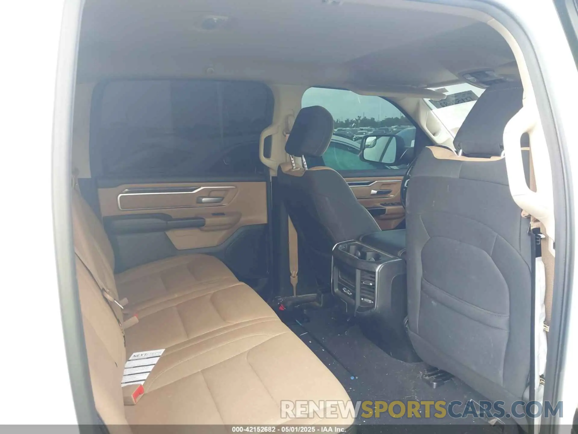 8 Photograph of a damaged car 1C6SRFFT9KN570711 RAM 1500 2019
