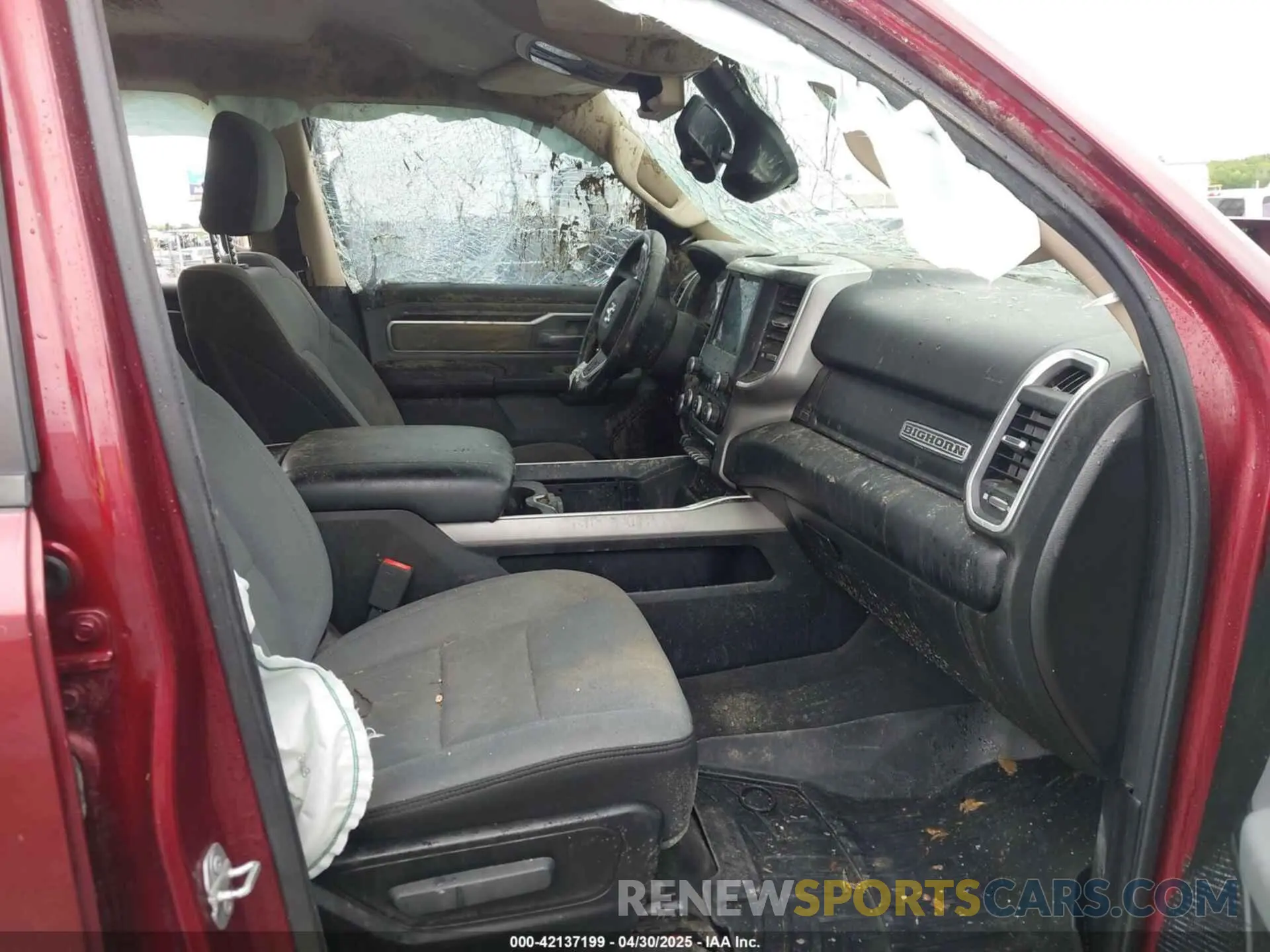 5 Photograph of a damaged car 1C6SRFFT9KN574273 RAM 1500 2019