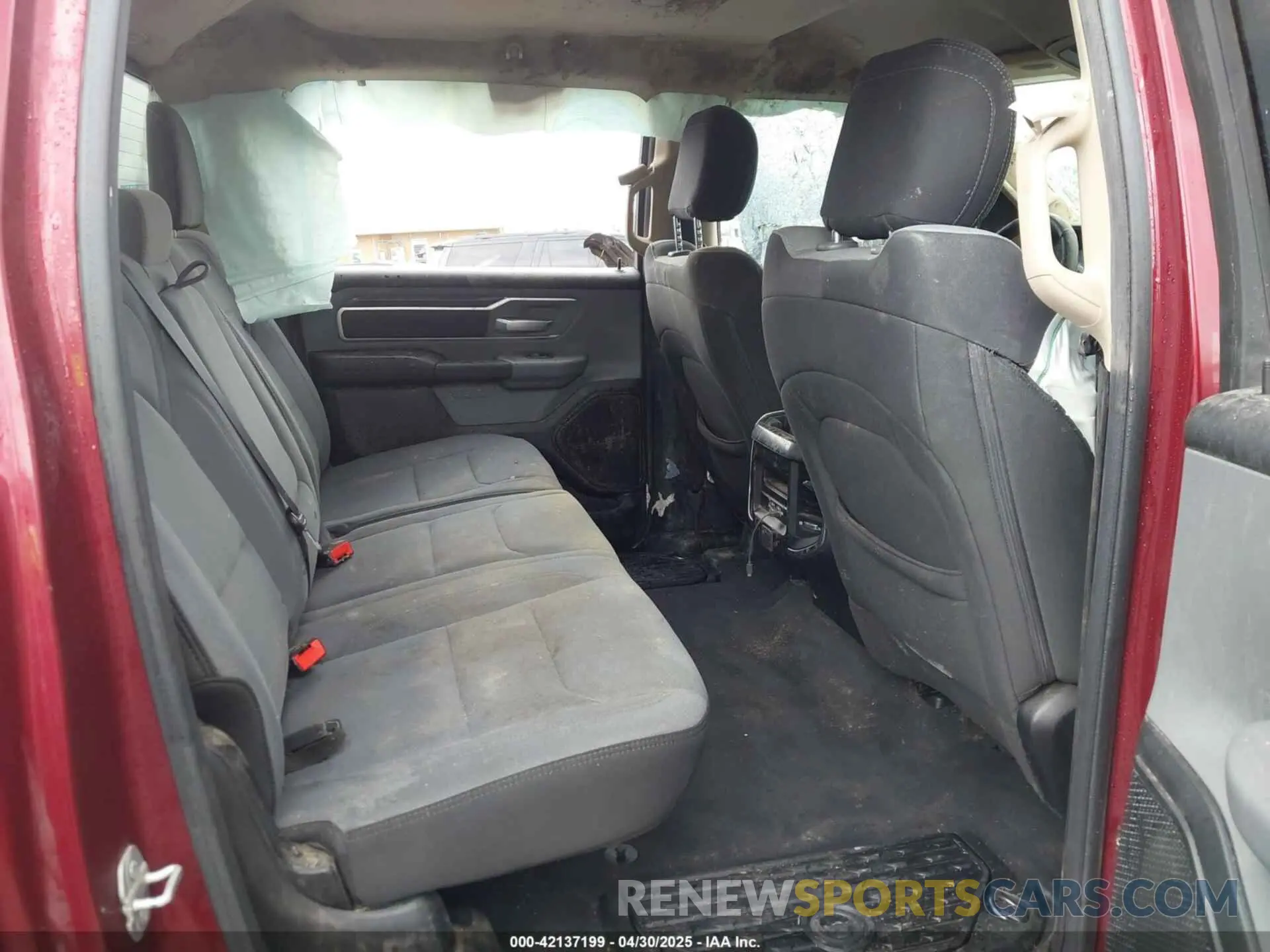 8 Photograph of a damaged car 1C6SRFFT9KN574273 RAM 1500 2019