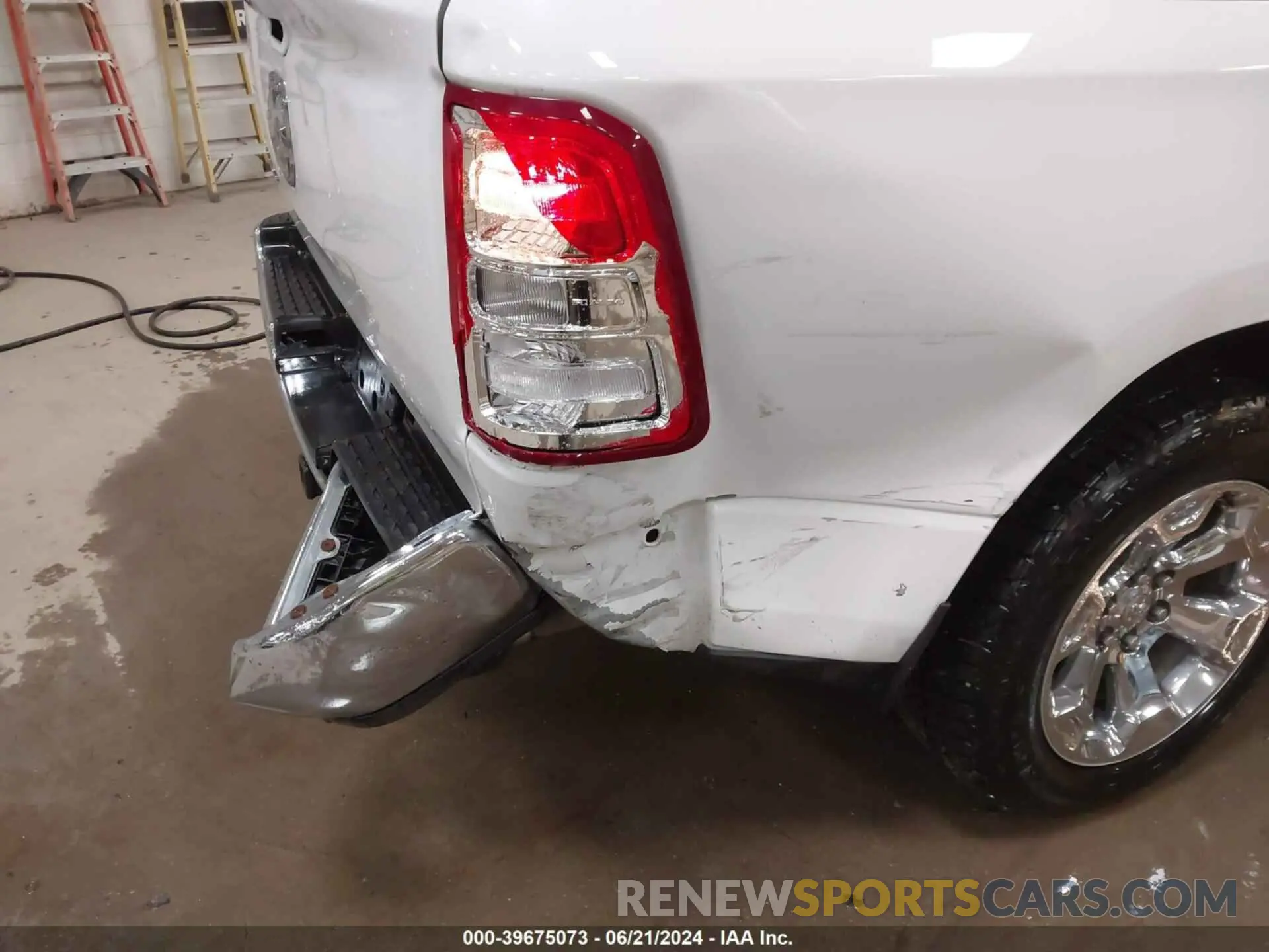 18 Photograph of a damaged car 1C6SRFFT9KN575214 RAM 1500 2019