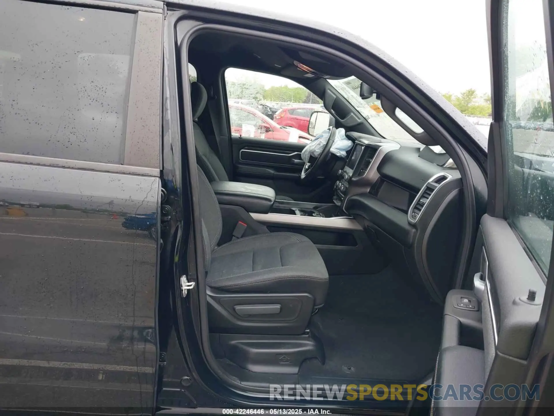 5 Photograph of a damaged car 1C6SRFFT9KN644144 RAM 1500 2019