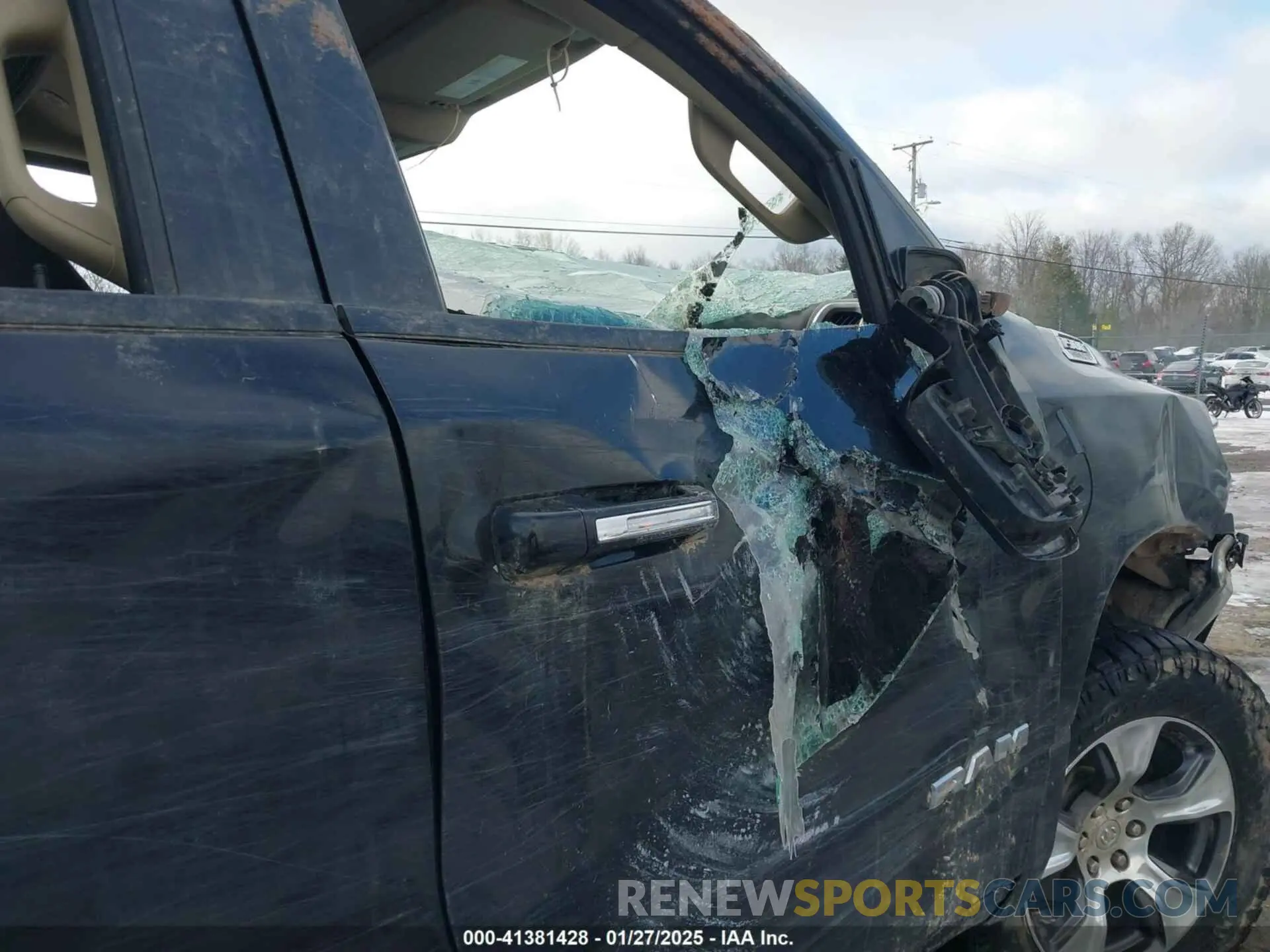 18 Photograph of a damaged car 1C6SRFFT9KN783755 RAM 1500 2019