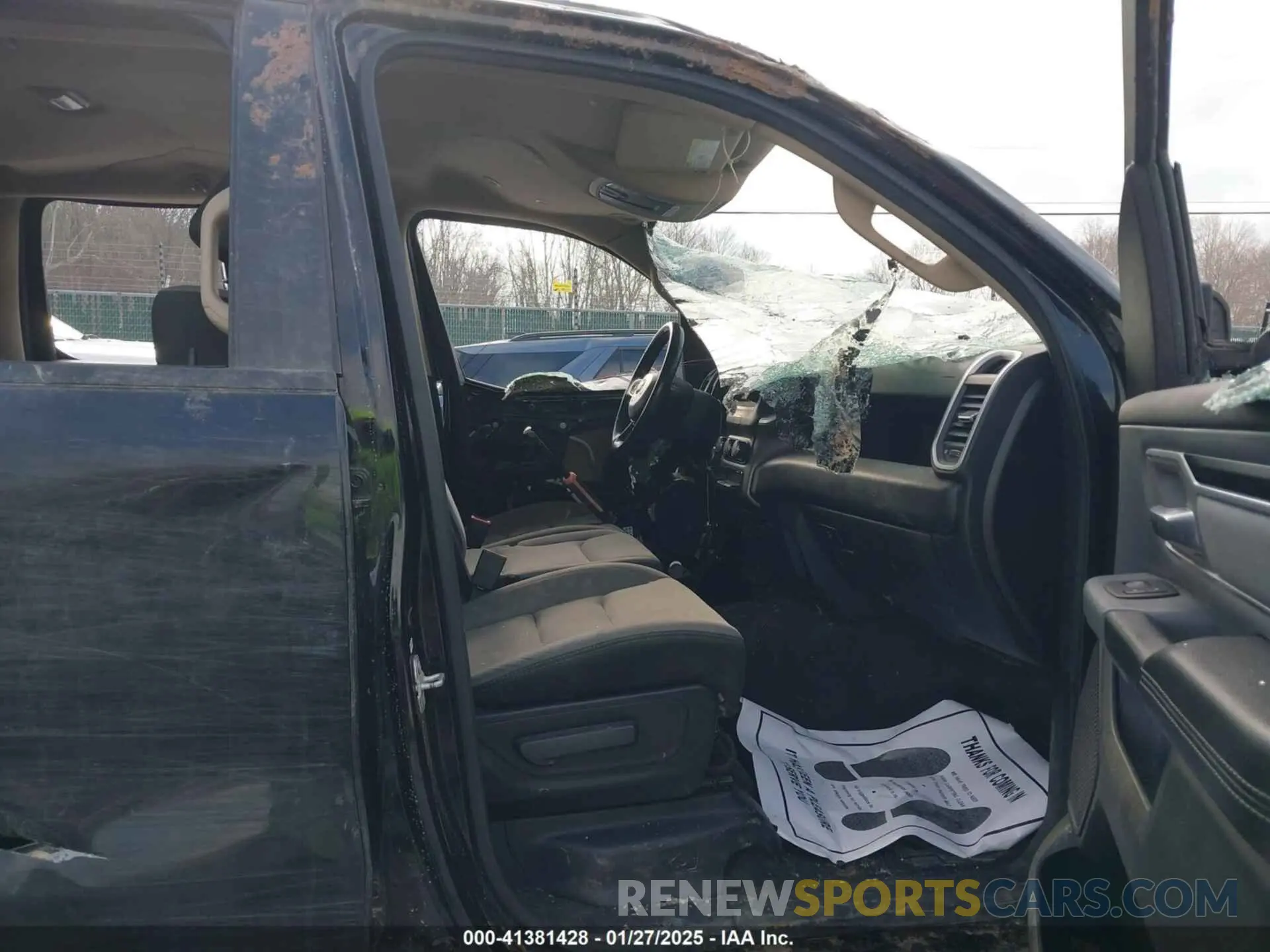 5 Photograph of a damaged car 1C6SRFFT9KN783755 RAM 1500 2019