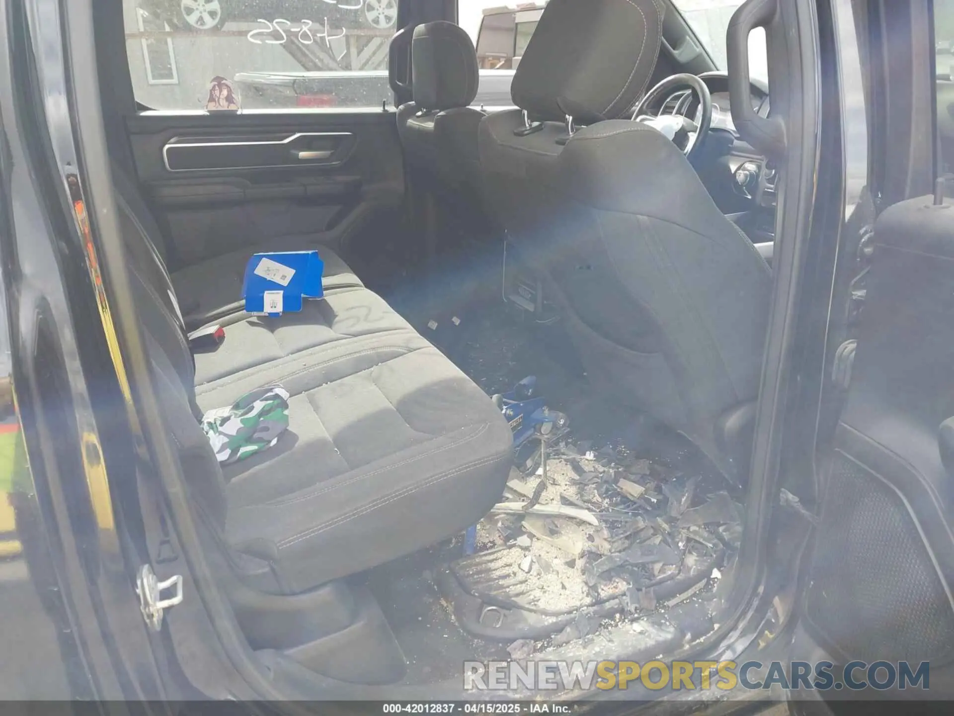 8 Photograph of a damaged car 1C6SRFFTXKN524482 RAM 1500 2019