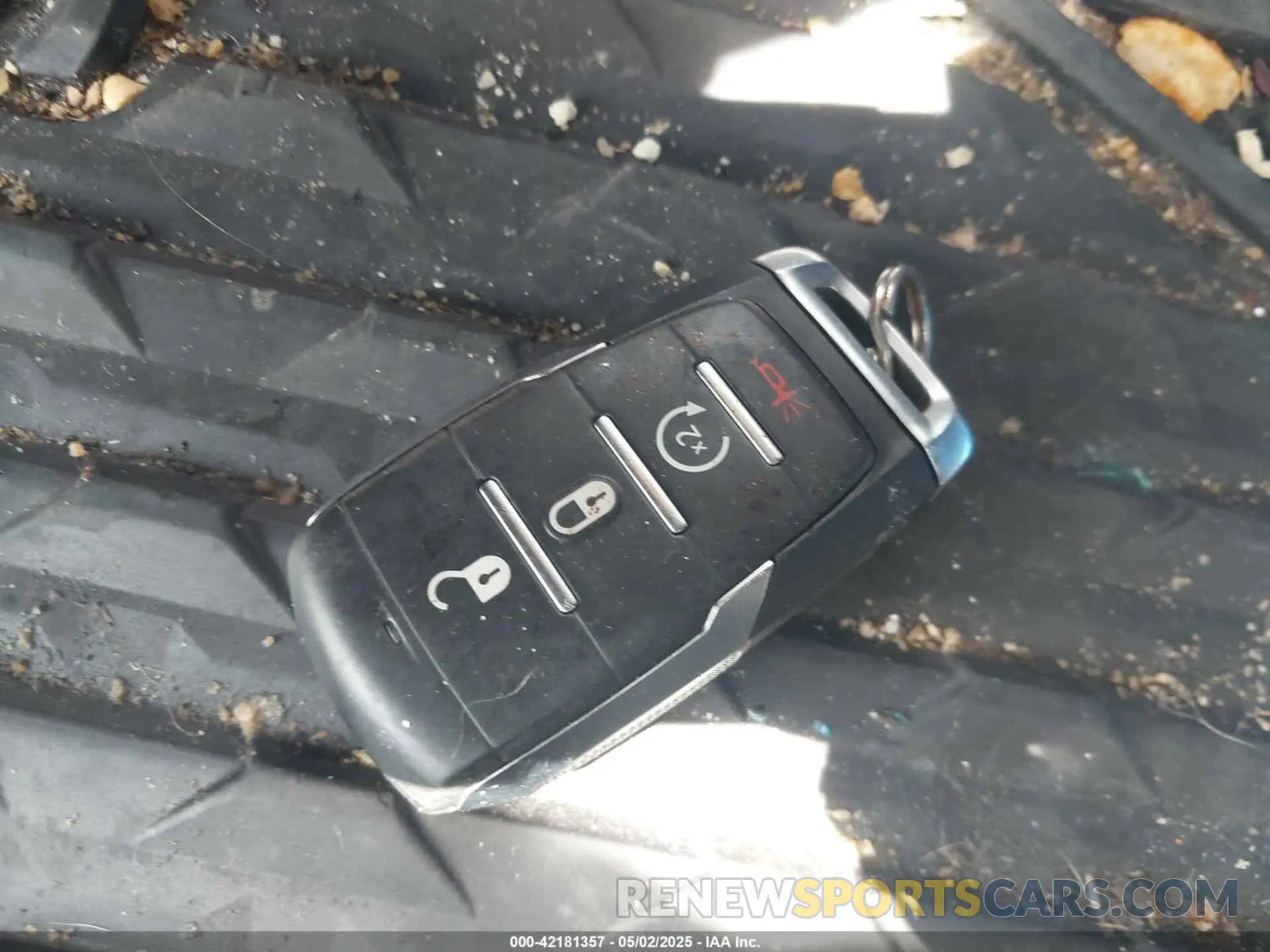 11 Photograph of a damaged car 1C6SRFFTXKN539189 RAM 1500 2019