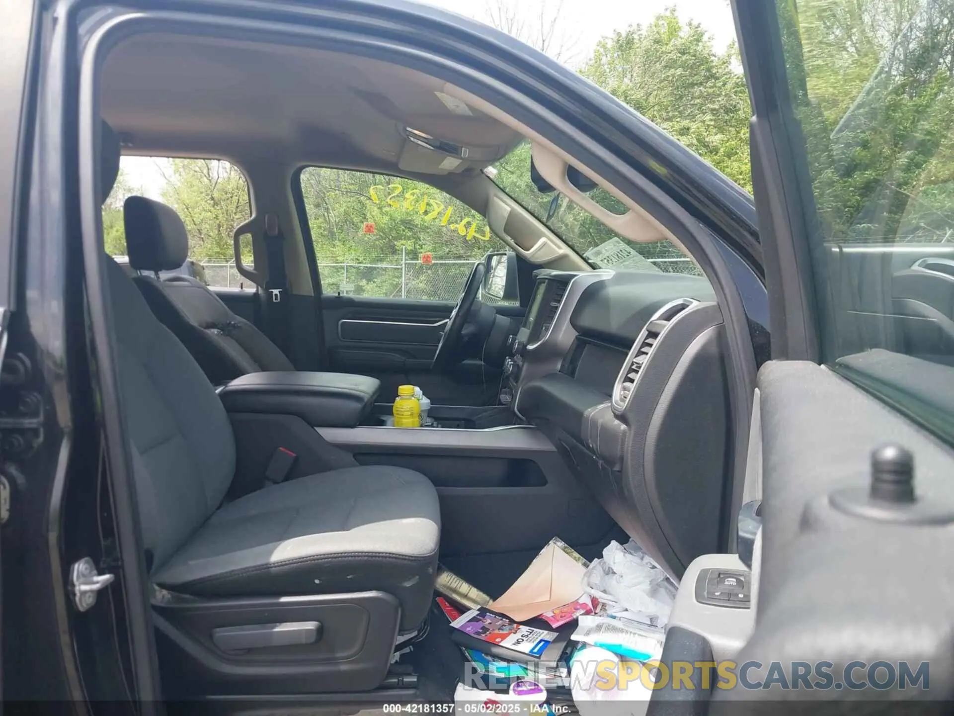 5 Photograph of a damaged car 1C6SRFFTXKN539189 RAM 1500 2019