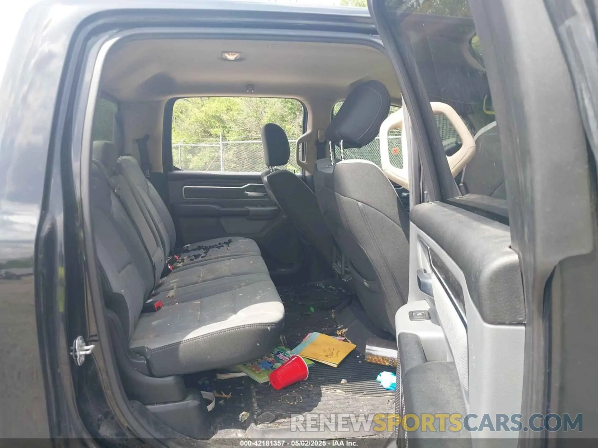 8 Photograph of a damaged car 1C6SRFFTXKN539189 RAM 1500 2019