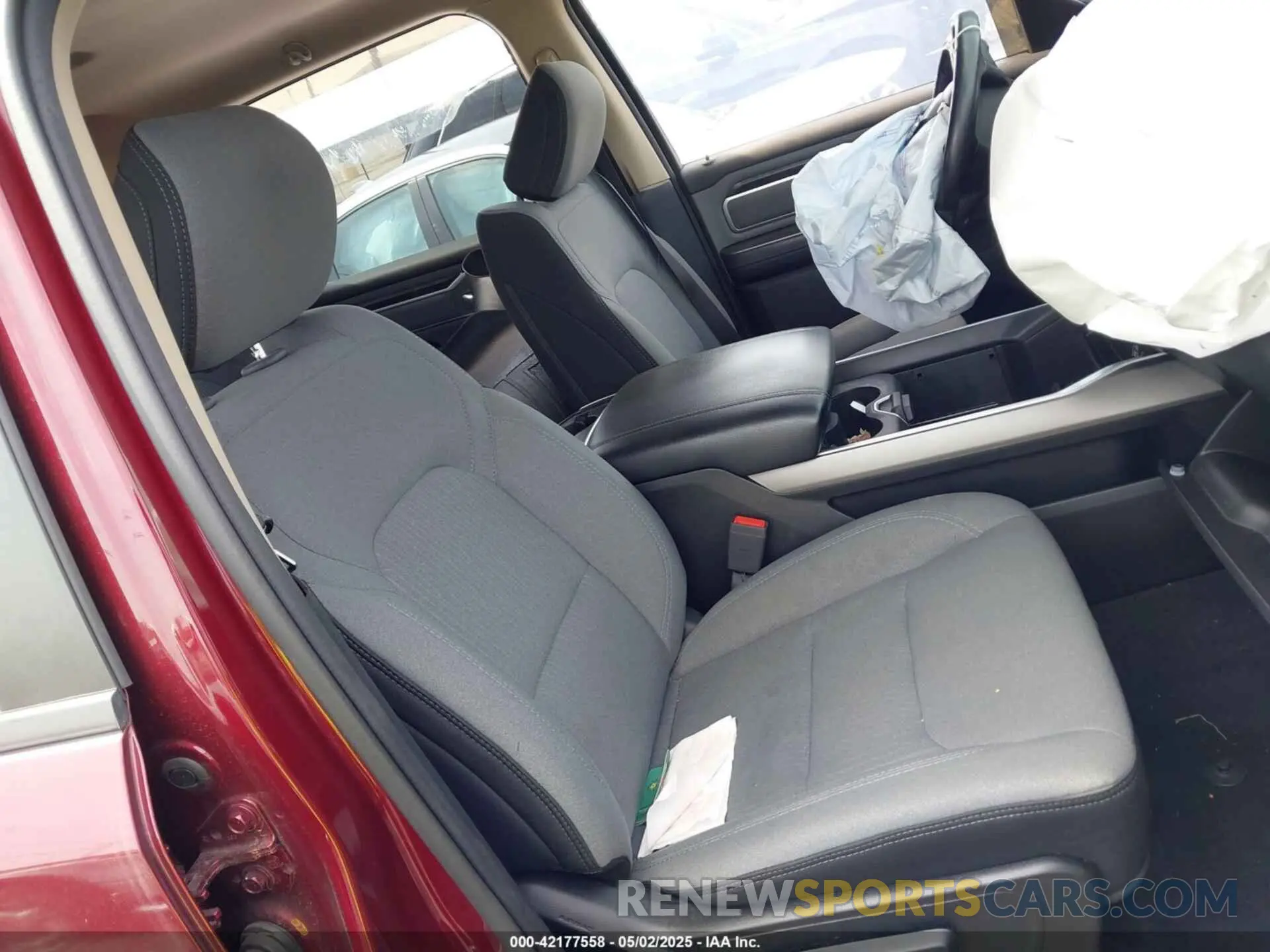 5 Photograph of a damaged car 1C6SRFFTXKN726125 RAM 1500 2019