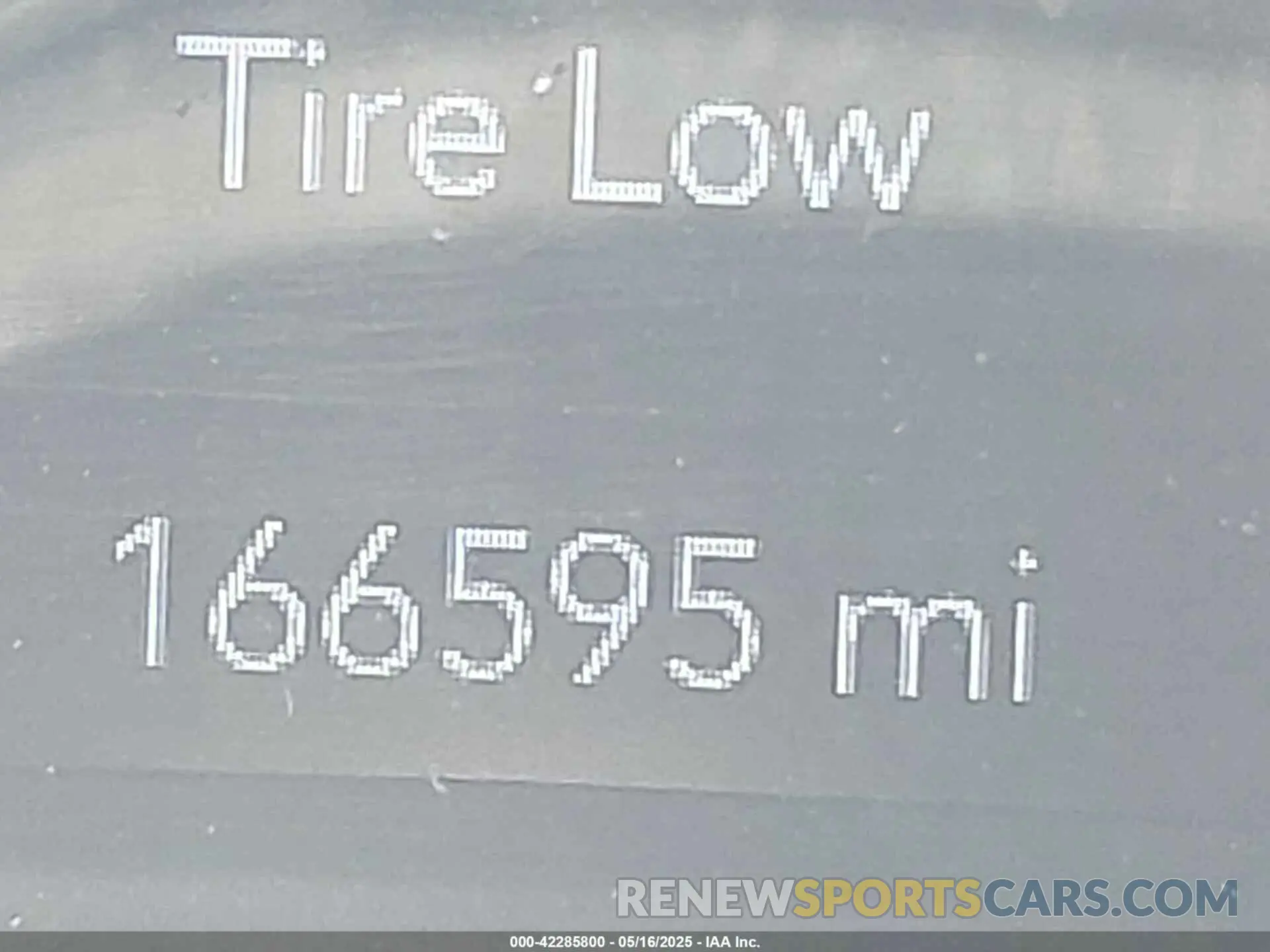16 Photograph of a damaged car 1C6SRFGT2KN579720 RAM 1500 2019