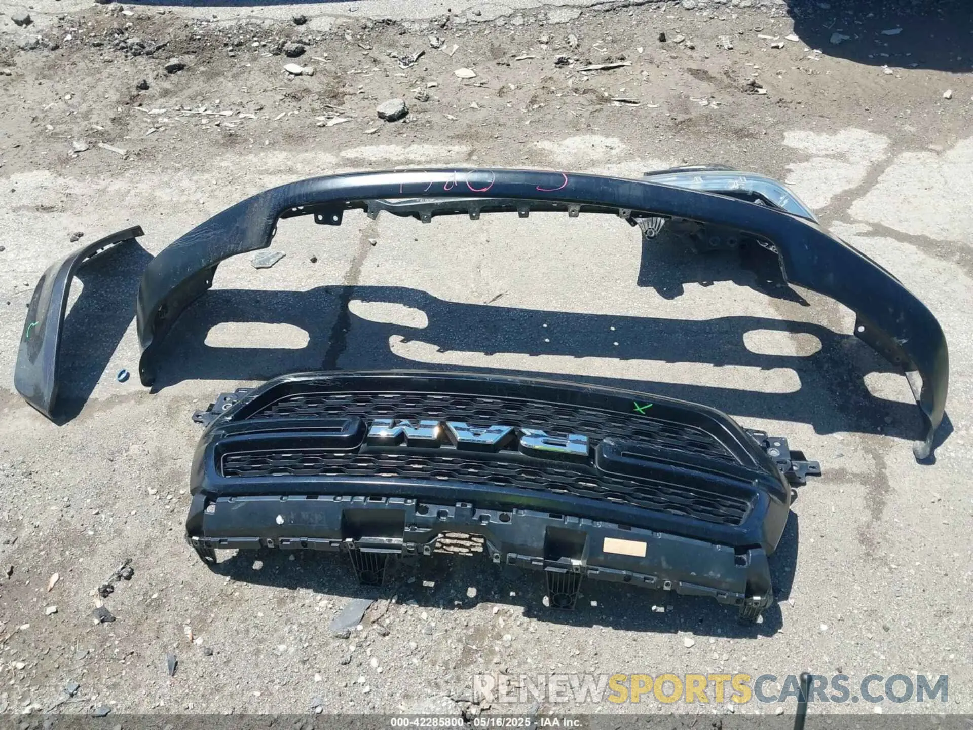 19 Photograph of a damaged car 1C6SRFGT2KN579720 RAM 1500 2019