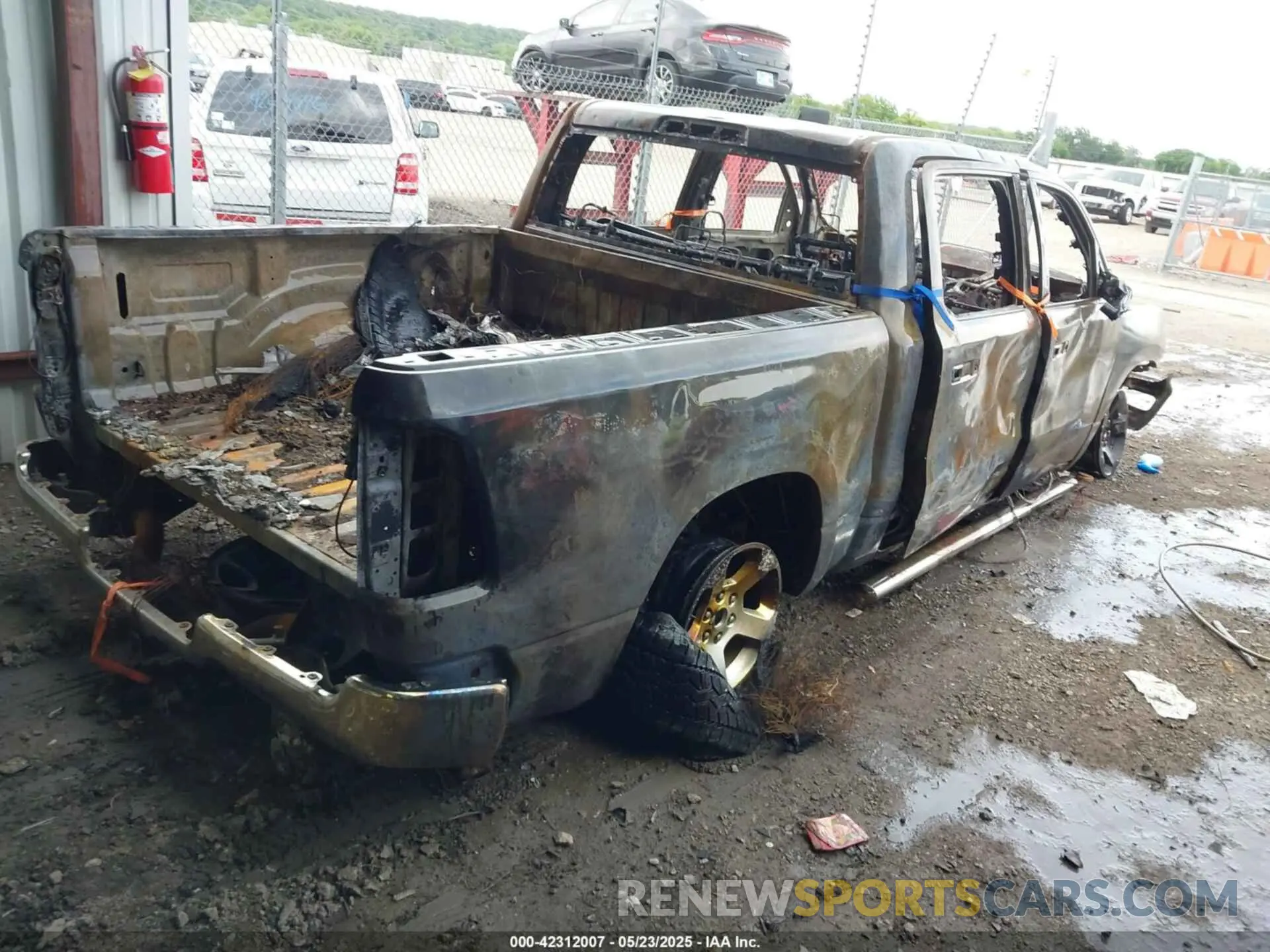 4 Фотография поврежденного автомобиля 1C6SRFGT2KN591334 RAM 1500 2019