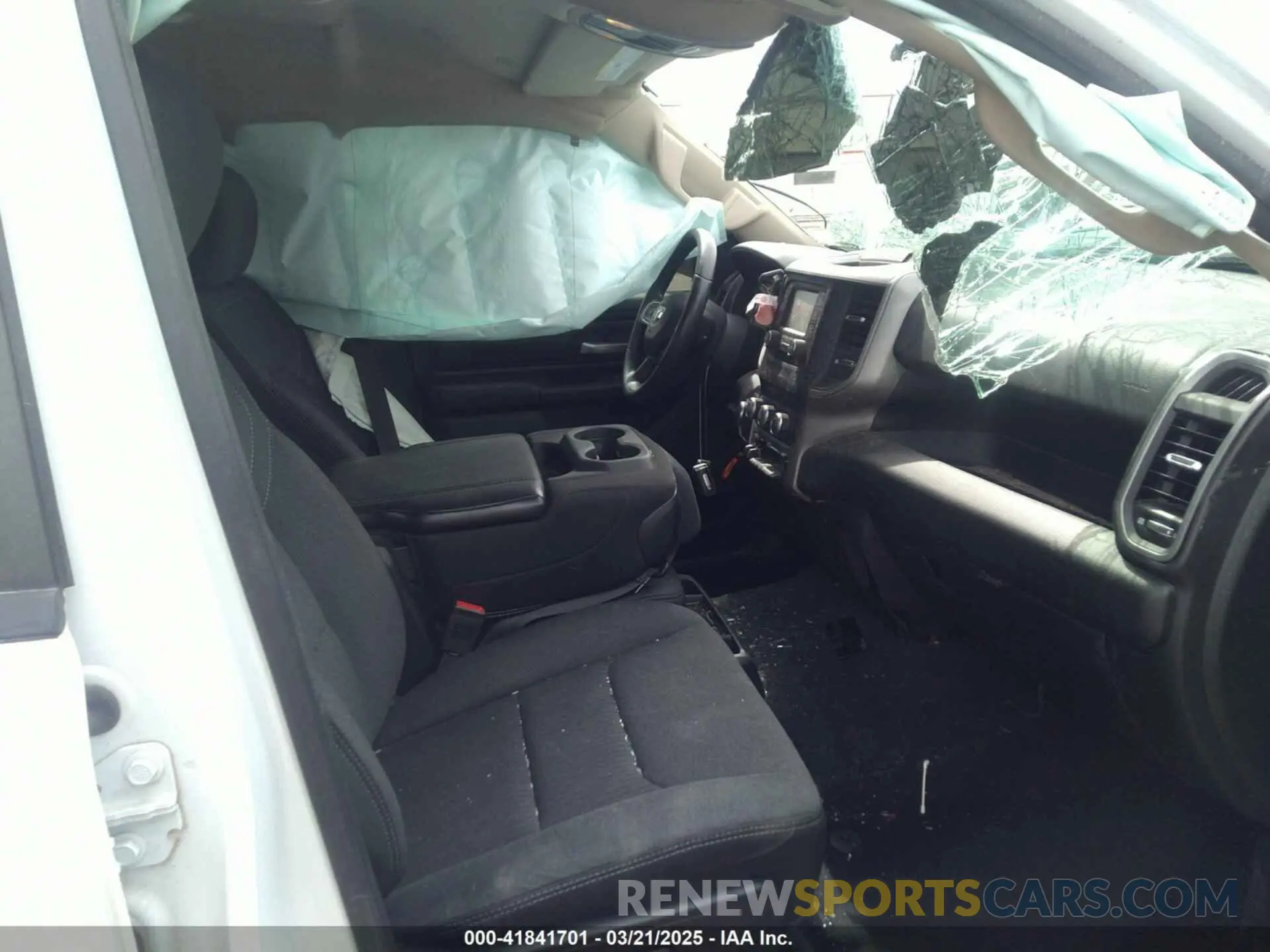 5 Photograph of a damaged car 1C6SRFGT3KN580746 RAM 1500 2019