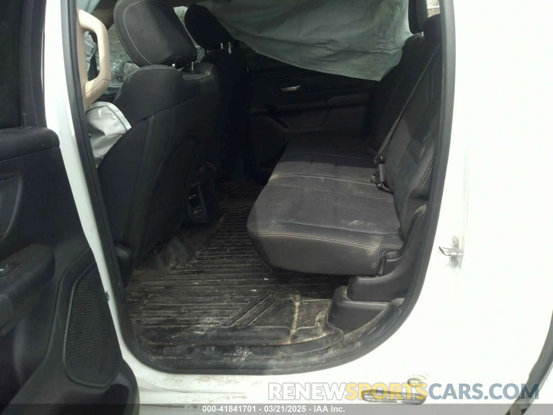 8 Photograph of a damaged car 1C6SRFGT3KN580746 RAM 1500 2019