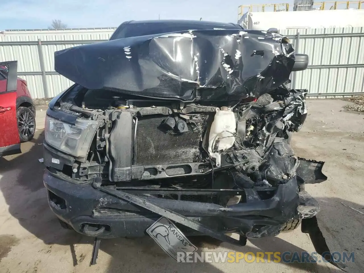 5 Photograph of a damaged car 1C6SRFGT5KN605081 RAM 1500 2019