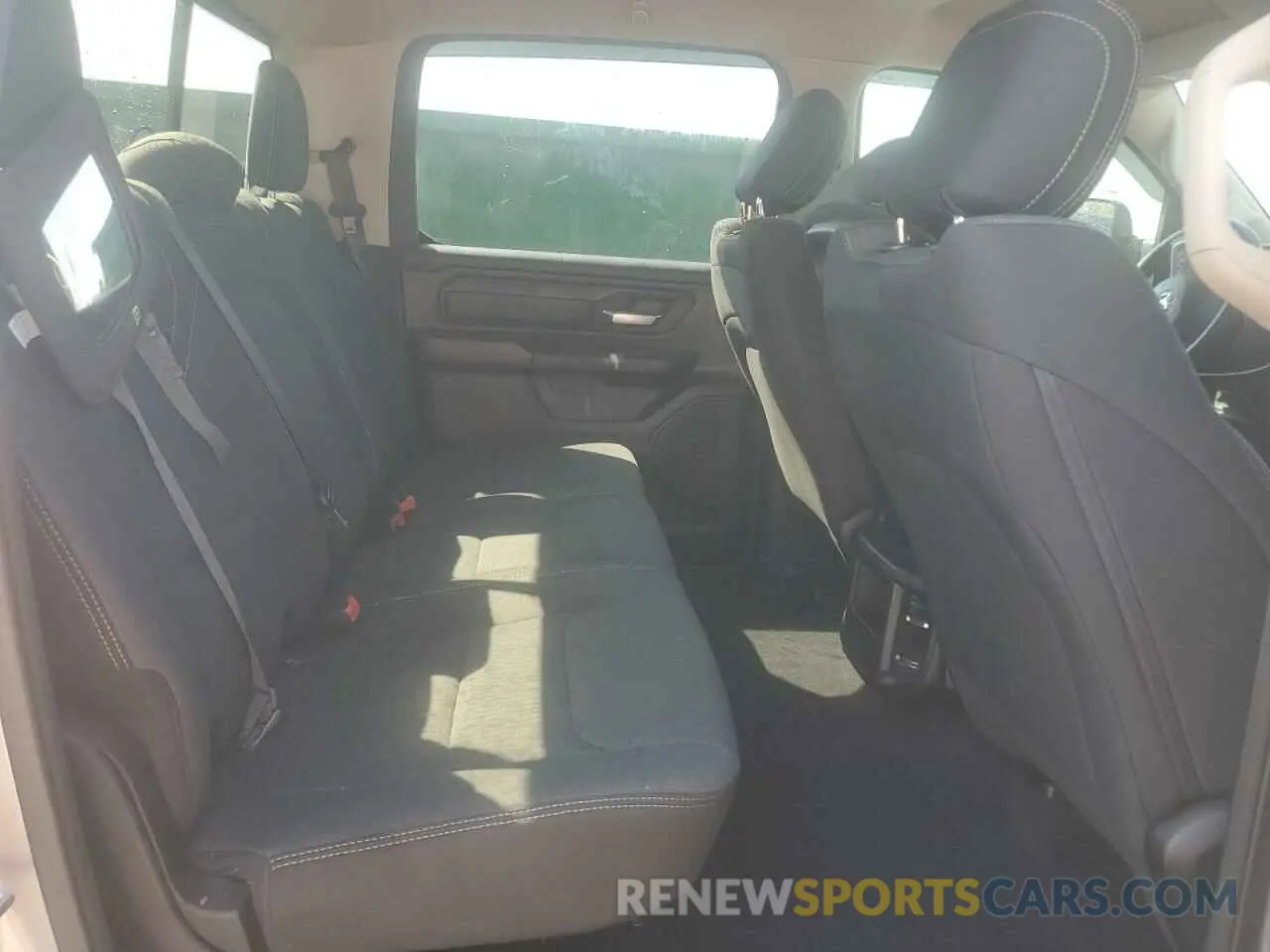 10 Photograph of a damaged car 1C6SRFGT6KN583124 RAM 1500 2019