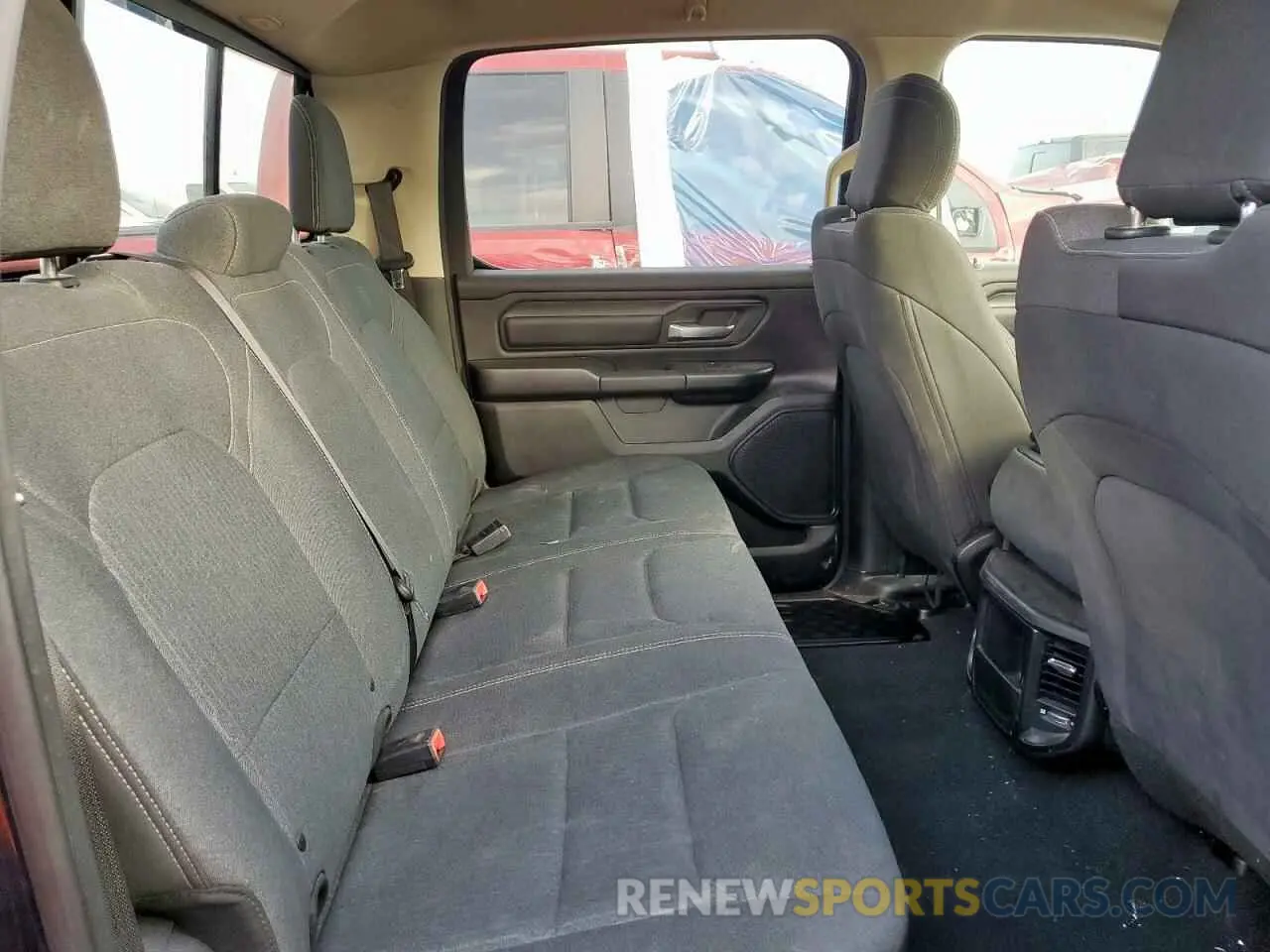10 Photograph of a damaged car 1C6SRFGT9KN541871 RAM 1500 2019