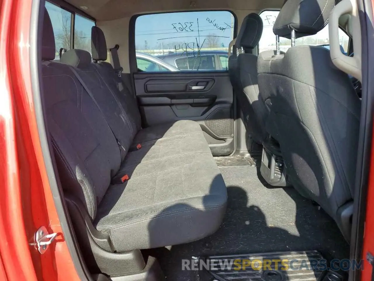 10 Photograph of a damaged car 1C6SRFGTXKN605450 RAM 1500 2019
