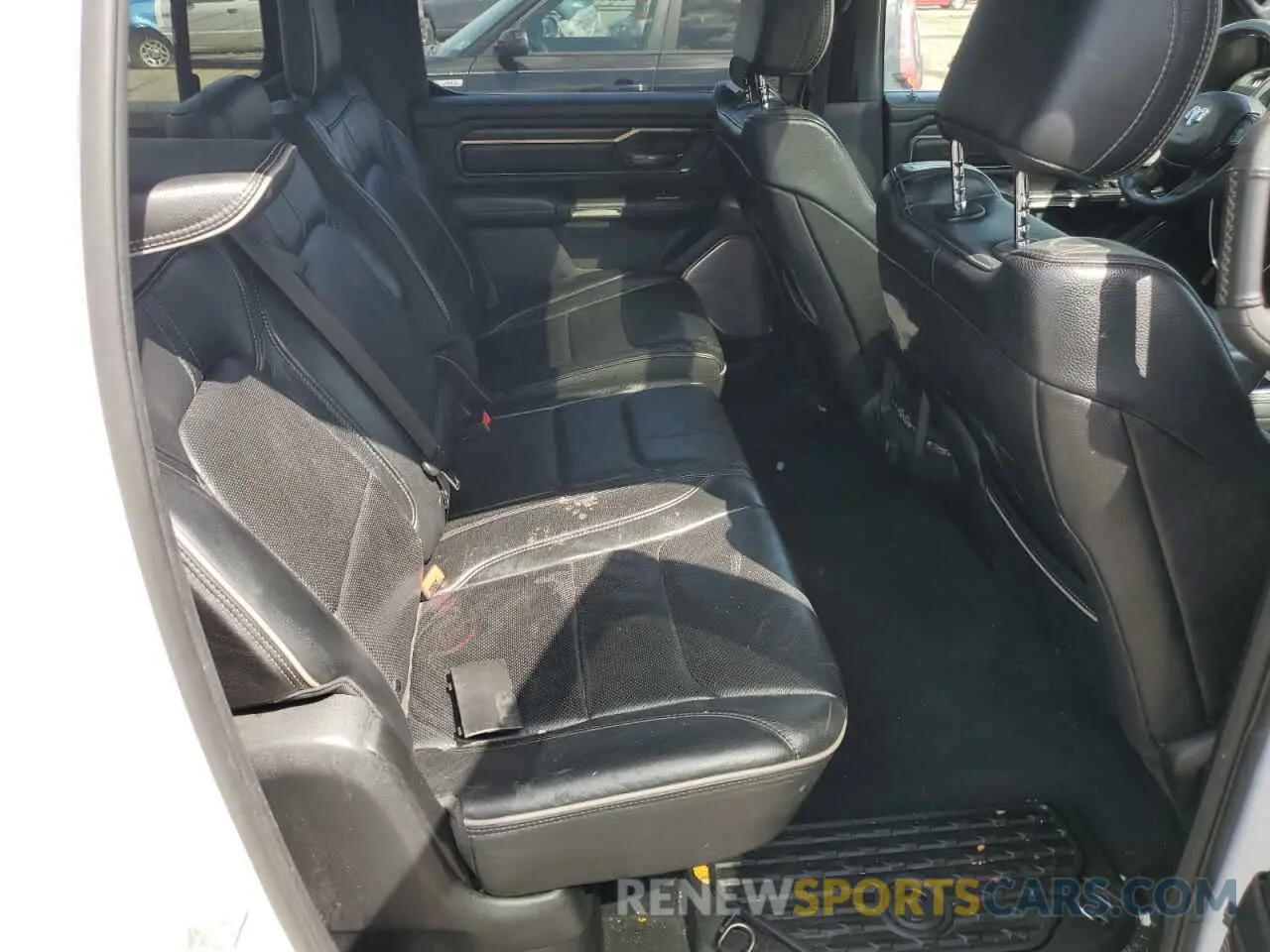 10 Photograph of a damaged car 1C6SRFHT6KN694917 RAM 1500 2019