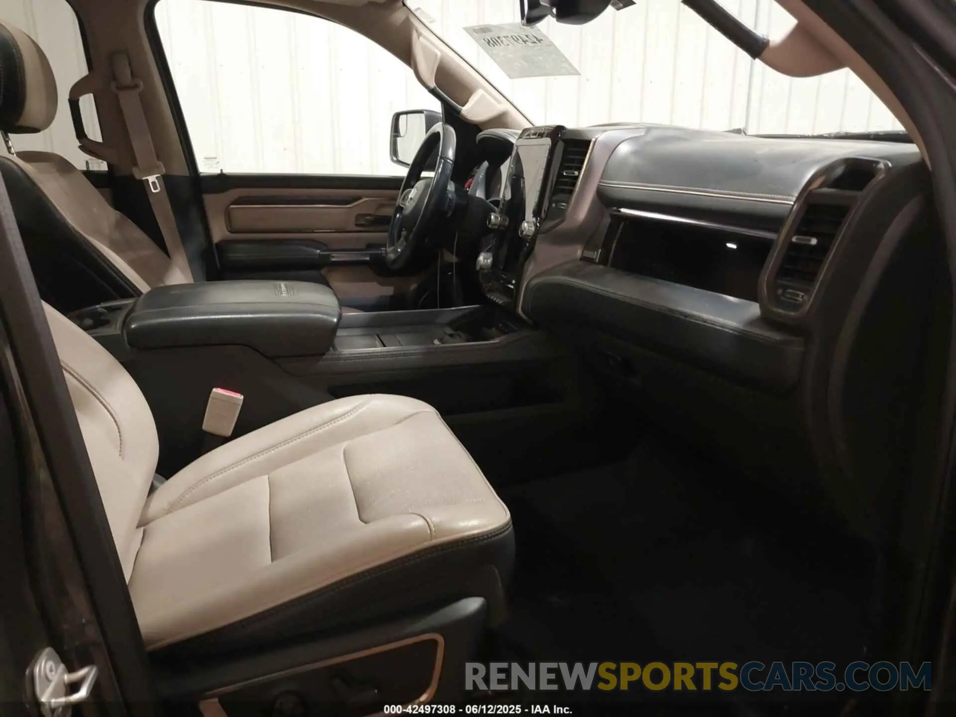5 Photograph of a damaged car 1C6SRFHT6KN732727 RAM 1500 2019