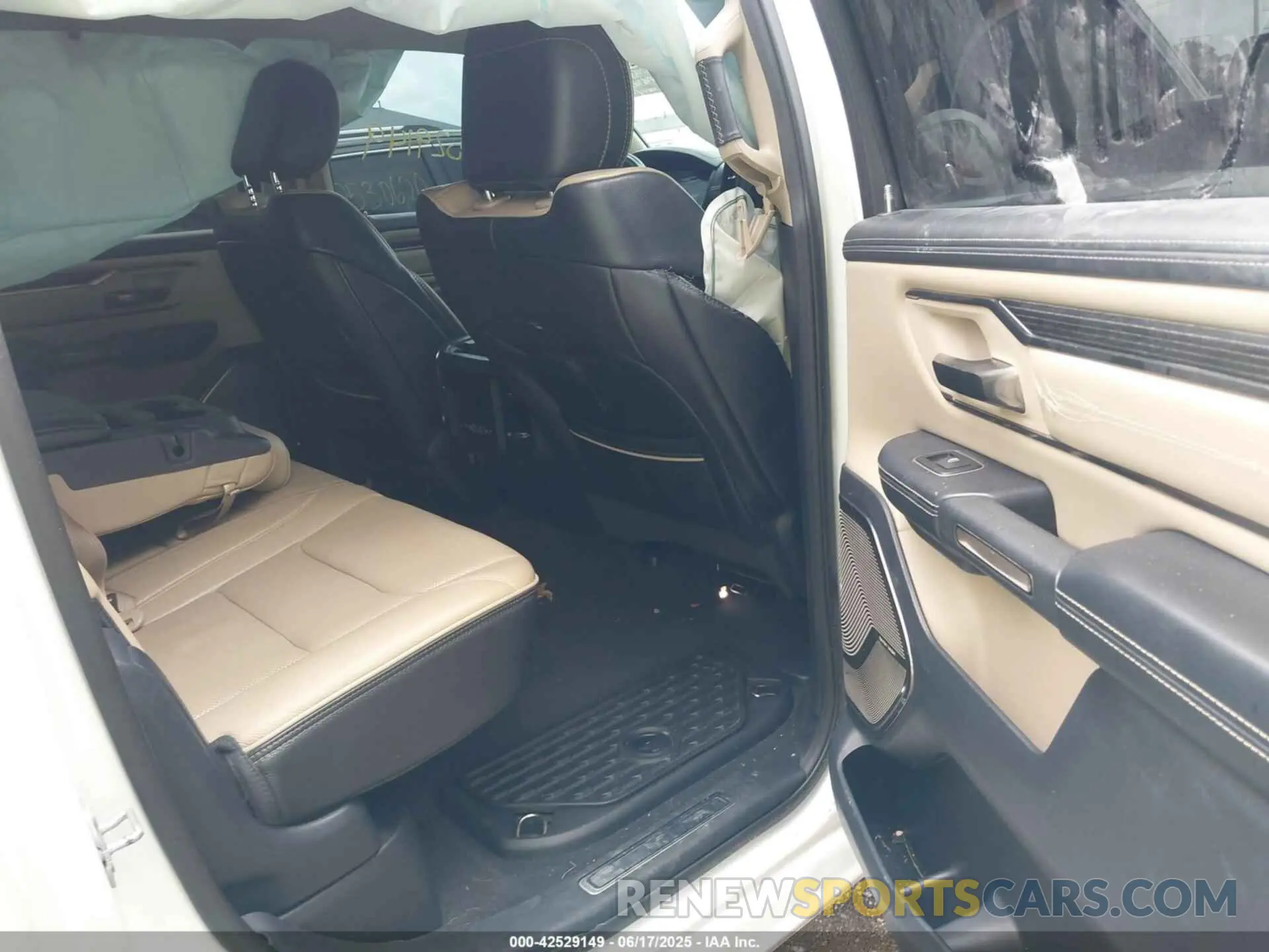8 Photograph of a damaged car 1C6SRFHT8KN695891 RAM 1500 2019
