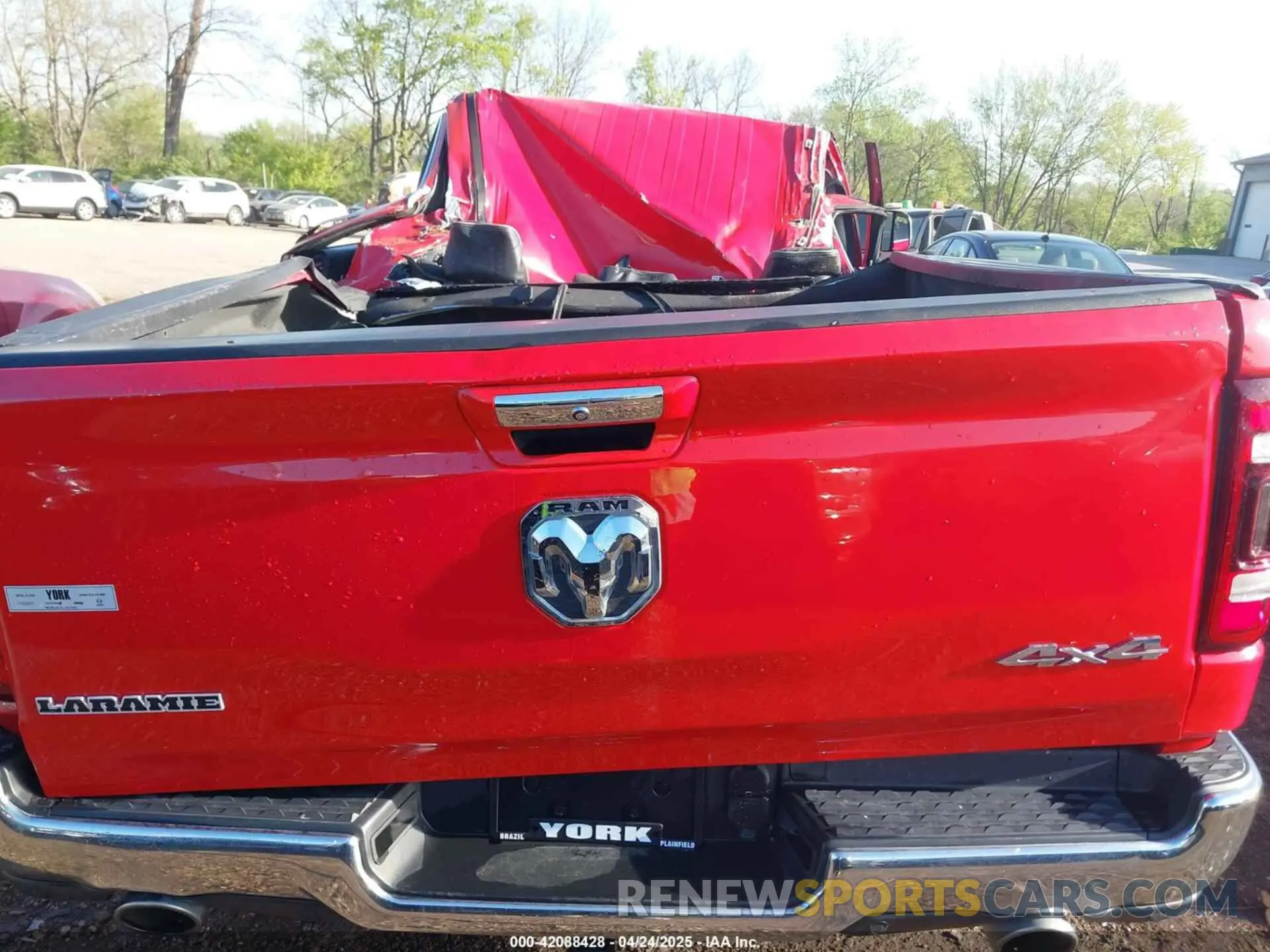 16 Photograph of a damaged car 1C6SRFJT0KN521694 RAM 1500 2019