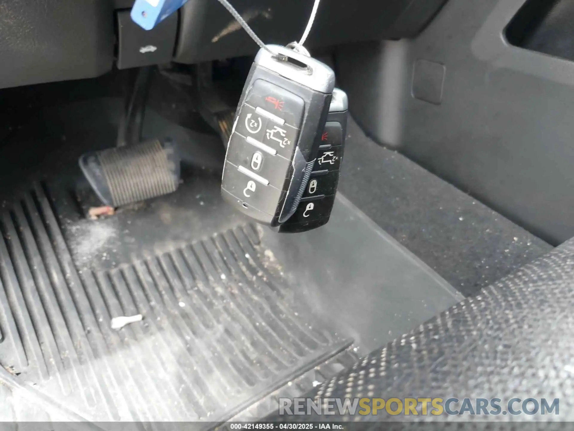 11 Photograph of a damaged car 1C6SRFJT1KN691482 RAM 1500 2019