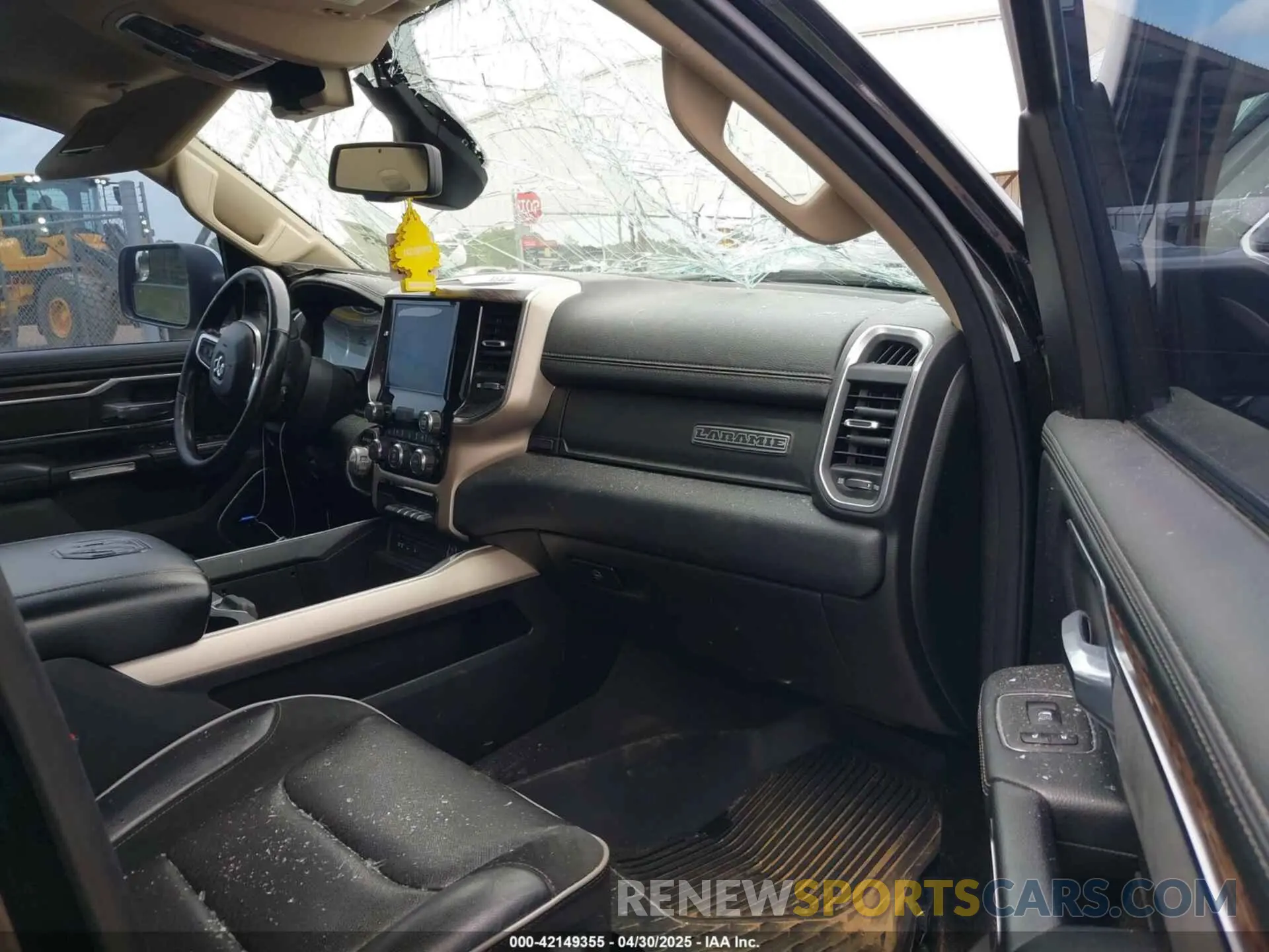 5 Photograph of a damaged car 1C6SRFJT1KN691482 RAM 1500 2019