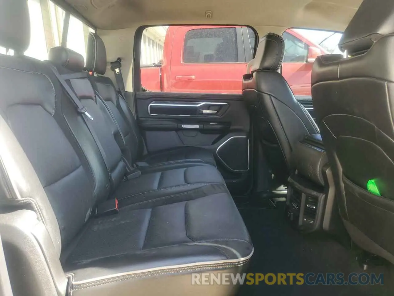 10 Photograph of a damaged car 1C6SRFJT2KN663786 RAM 1500 2019