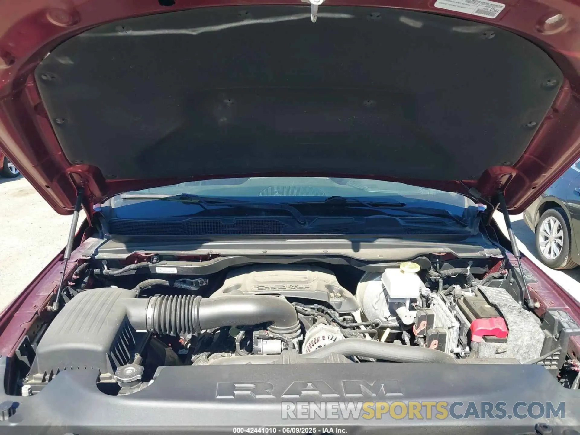 10 Photograph of a damaged car 1C6SRFJT2KN677400 RAM 1500 2019