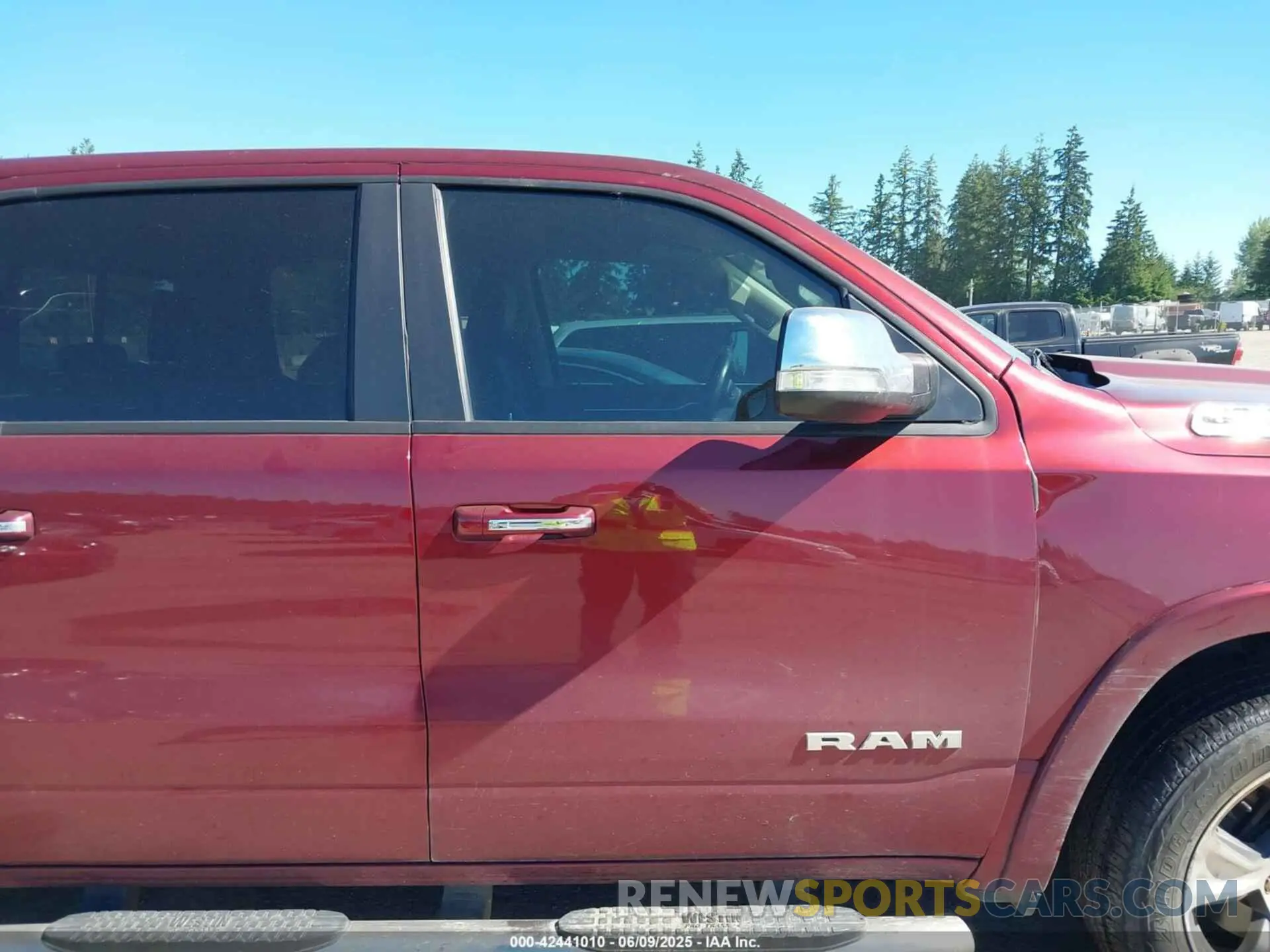 14 Photograph of a damaged car 1C6SRFJT2KN677400 RAM 1500 2019
