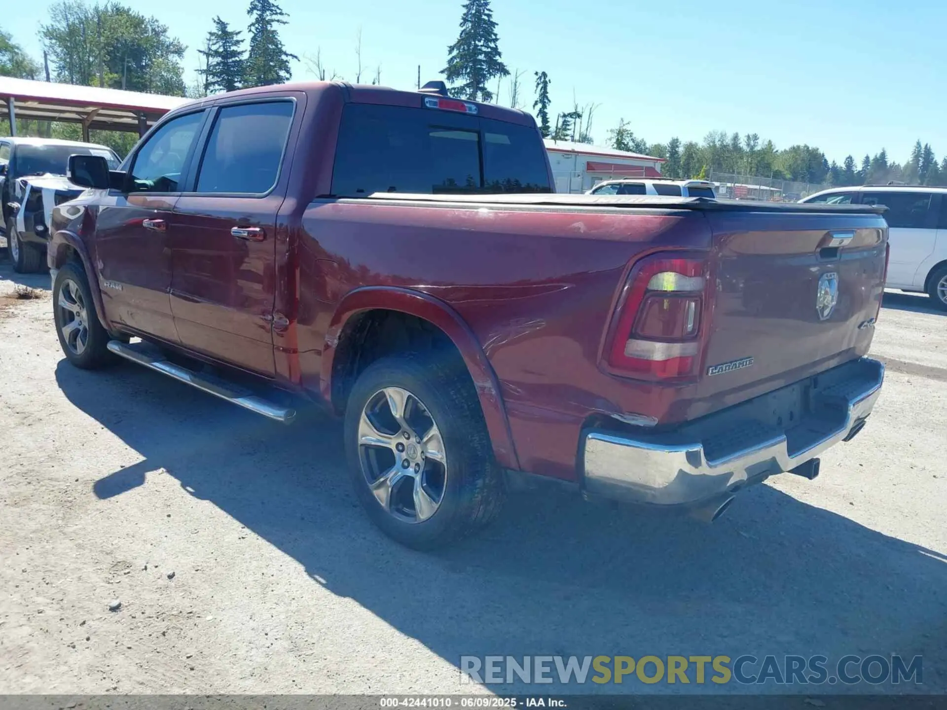 3 Photograph of a damaged car 1C6SRFJT2KN677400 RAM 1500 2019