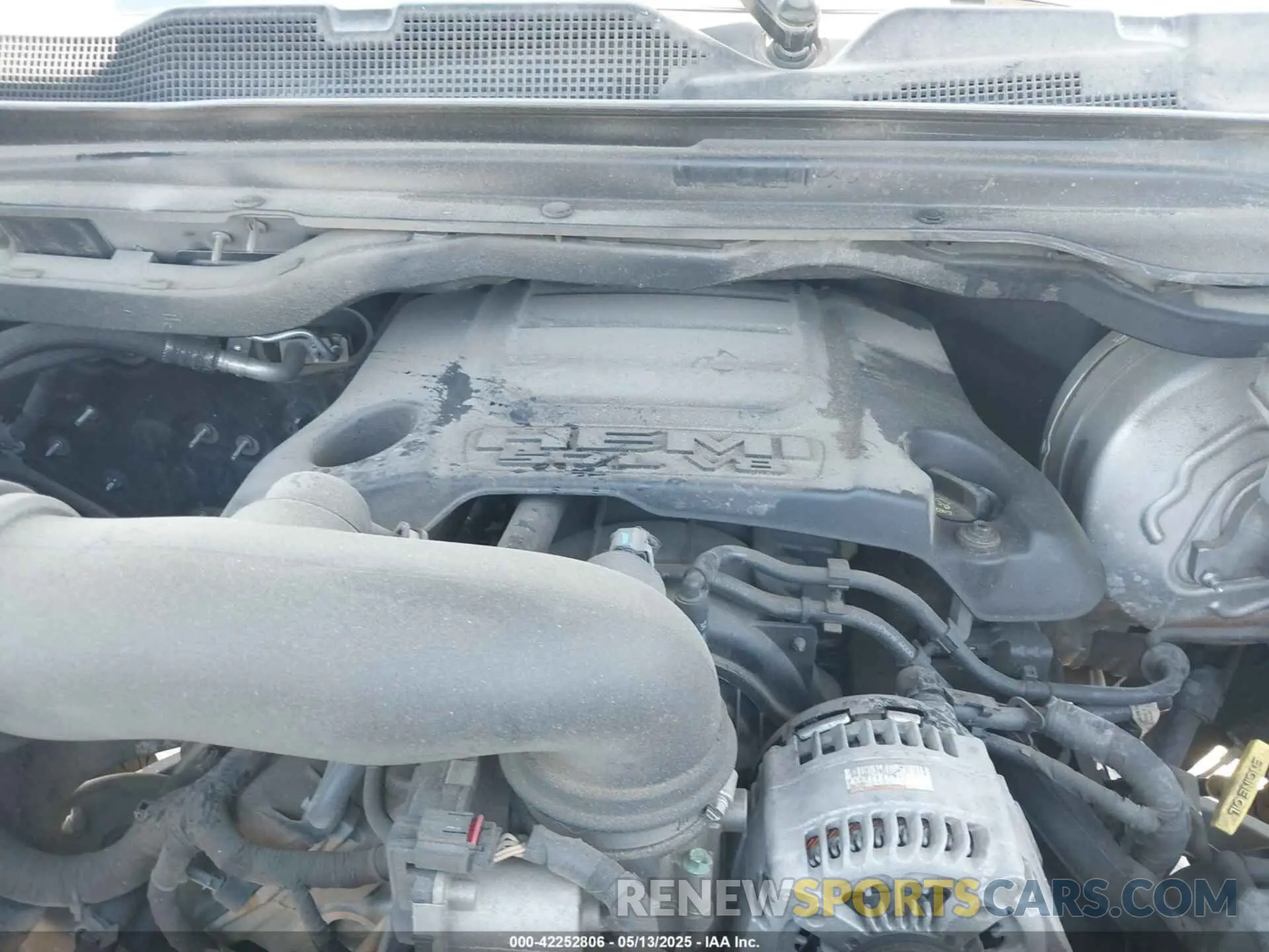 10 Photograph of a damaged car 1C6SRFJT3KN542779 RAM 1500 2019