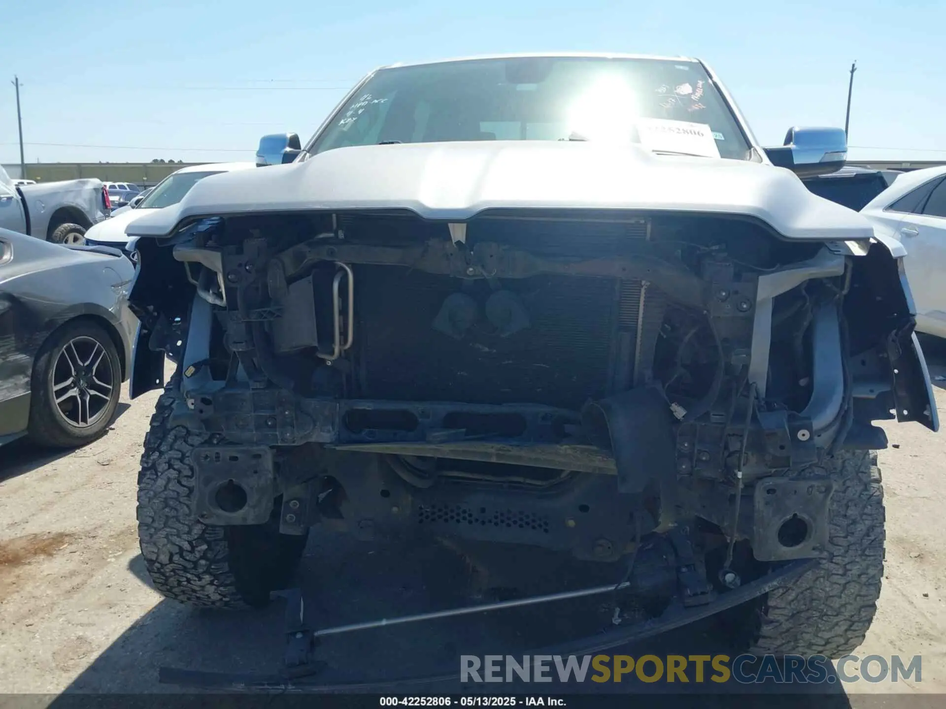 12 Photograph of a damaged car 1C6SRFJT3KN542779 RAM 1500 2019