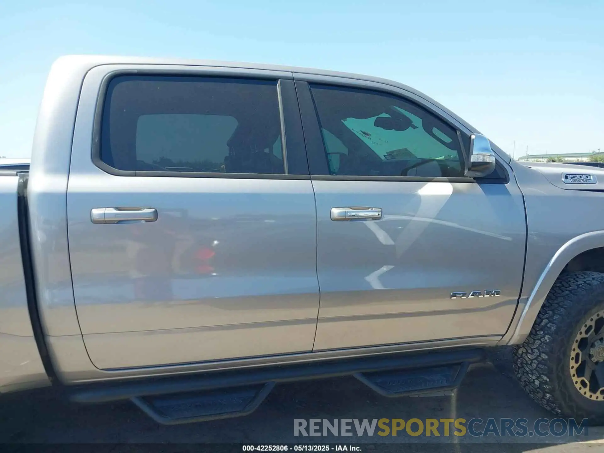 13 Photograph of a damaged car 1C6SRFJT3KN542779 RAM 1500 2019