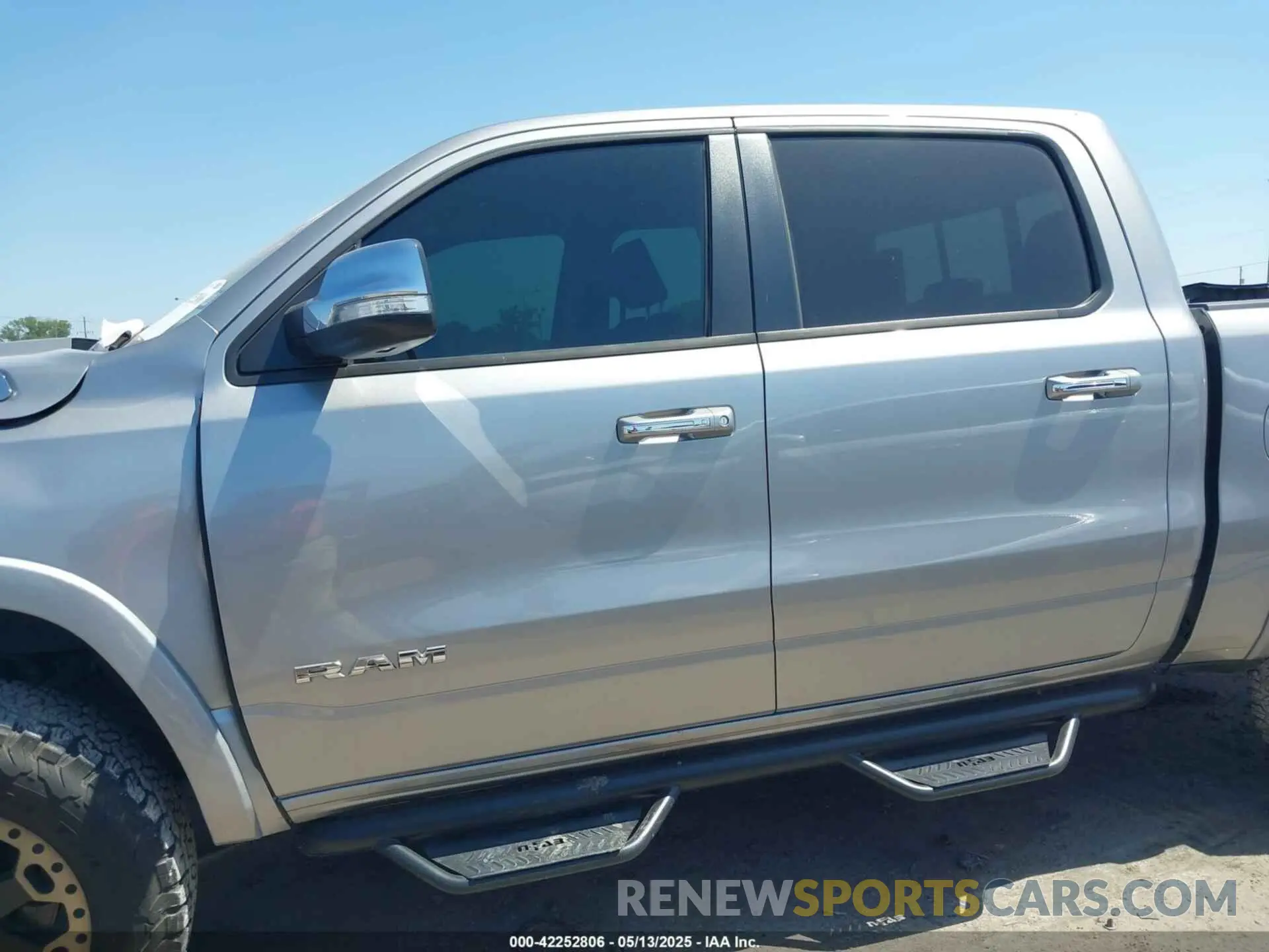 14 Photograph of a damaged car 1C6SRFJT3KN542779 RAM 1500 2019