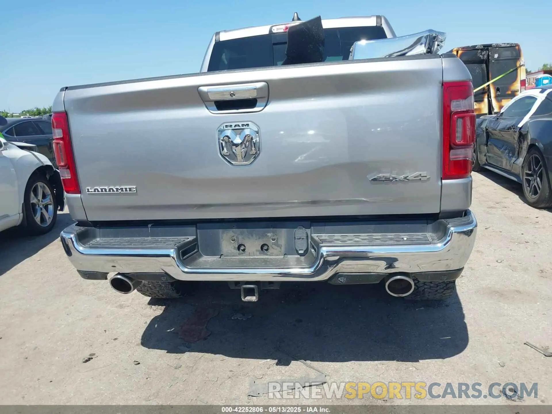 16 Photograph of a damaged car 1C6SRFJT3KN542779 RAM 1500 2019