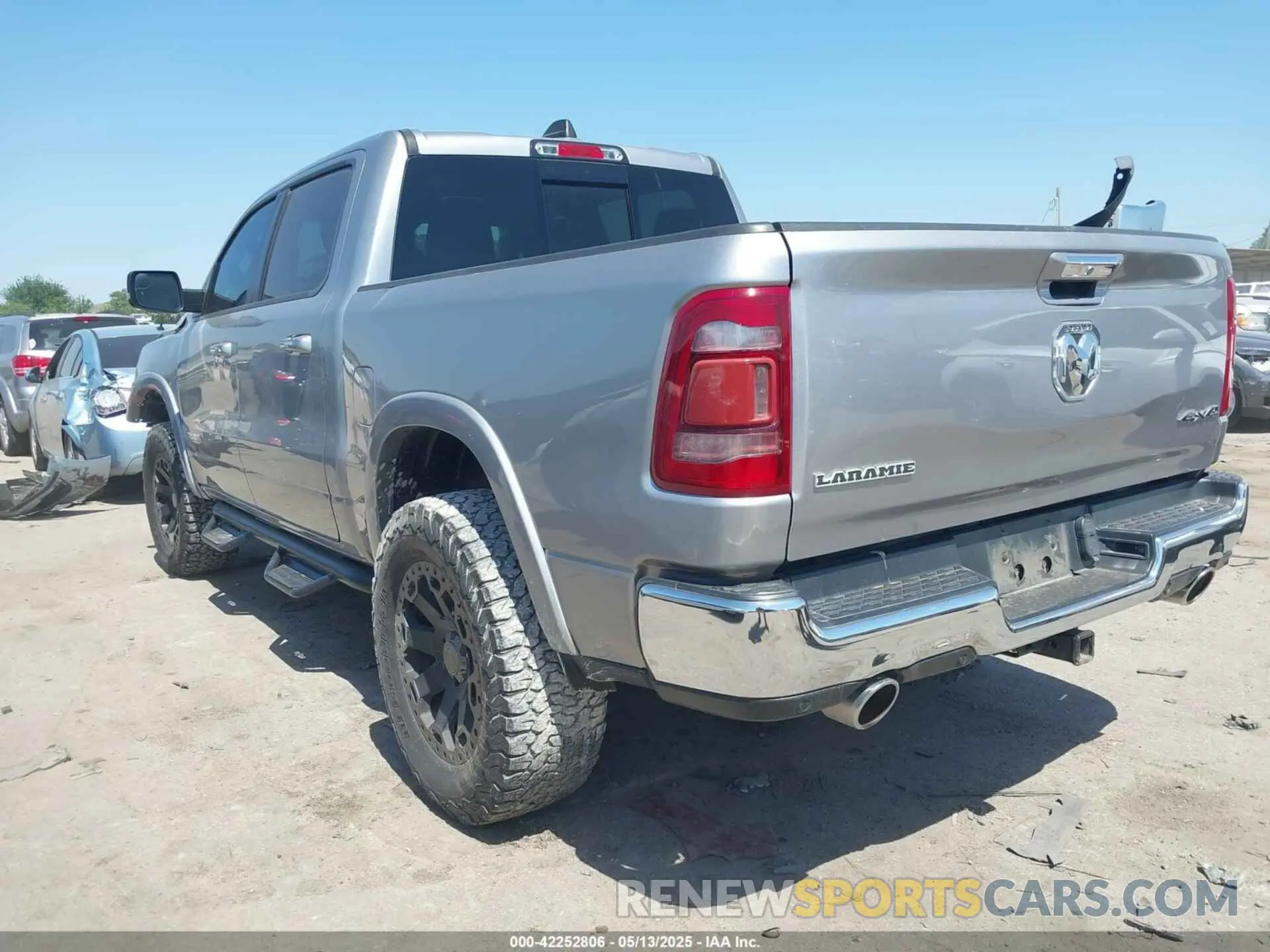 3 Photograph of a damaged car 1C6SRFJT3KN542779 RAM 1500 2019