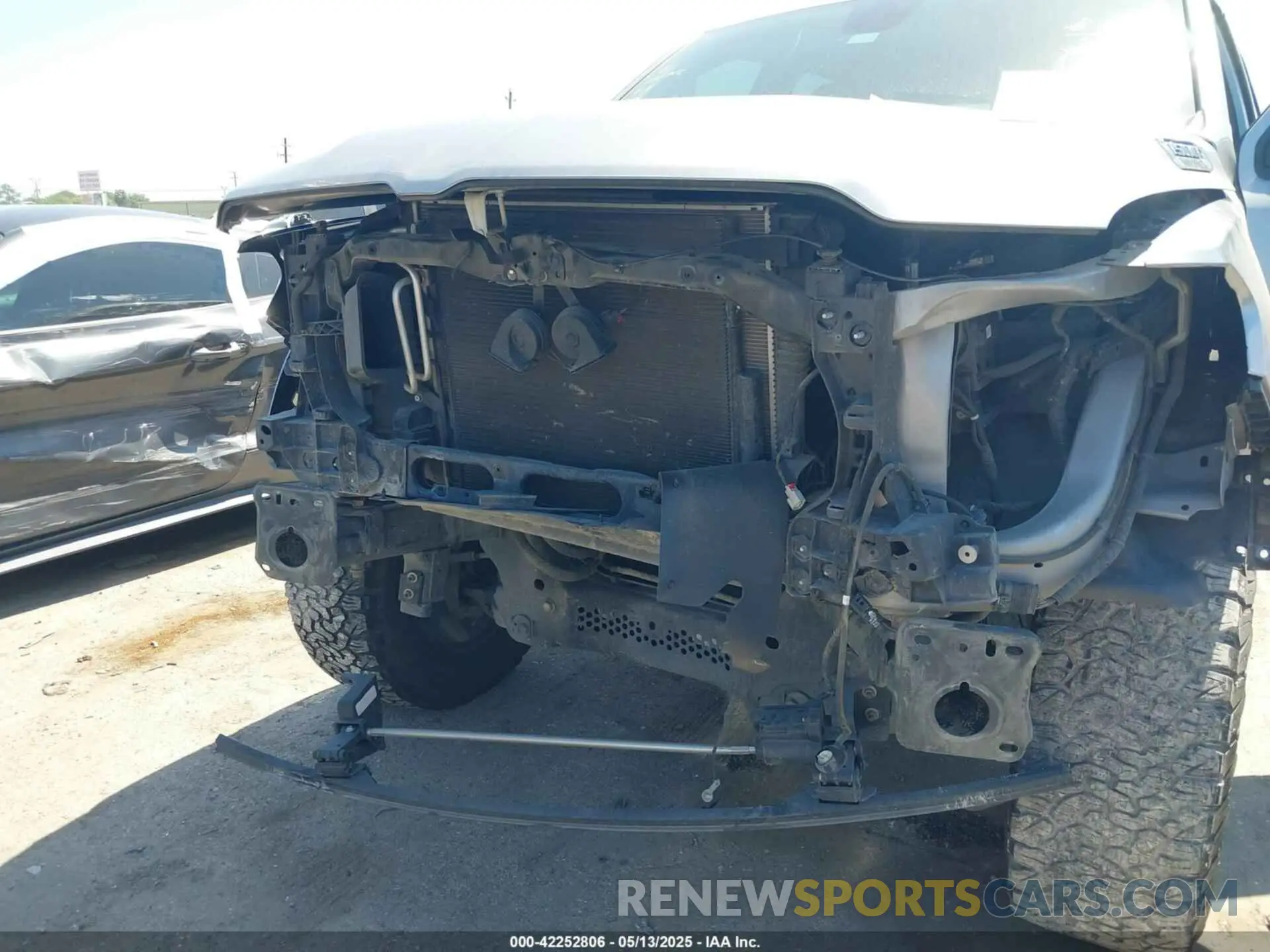 6 Photograph of a damaged car 1C6SRFJT3KN542779 RAM 1500 2019