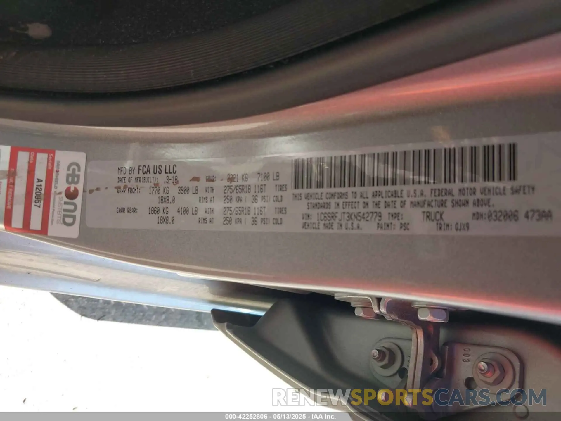 9 Photograph of a damaged car 1C6SRFJT3KN542779 RAM 1500 2019