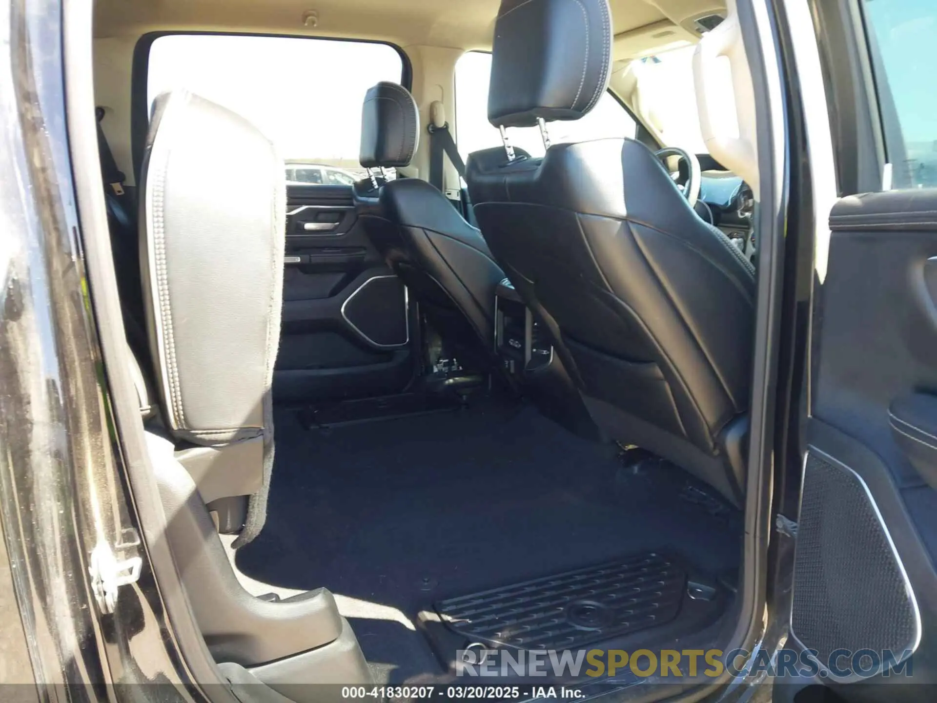 8 Photograph of a damaged car 1C6SRFJT3KN623670 RAM 1500 2019