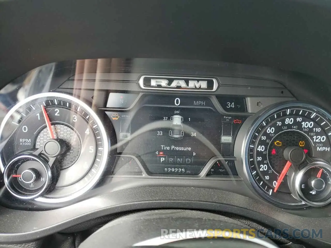 9 Photograph of a damaged car 1C6SRFJT3KN786593 RAM 1500 2019