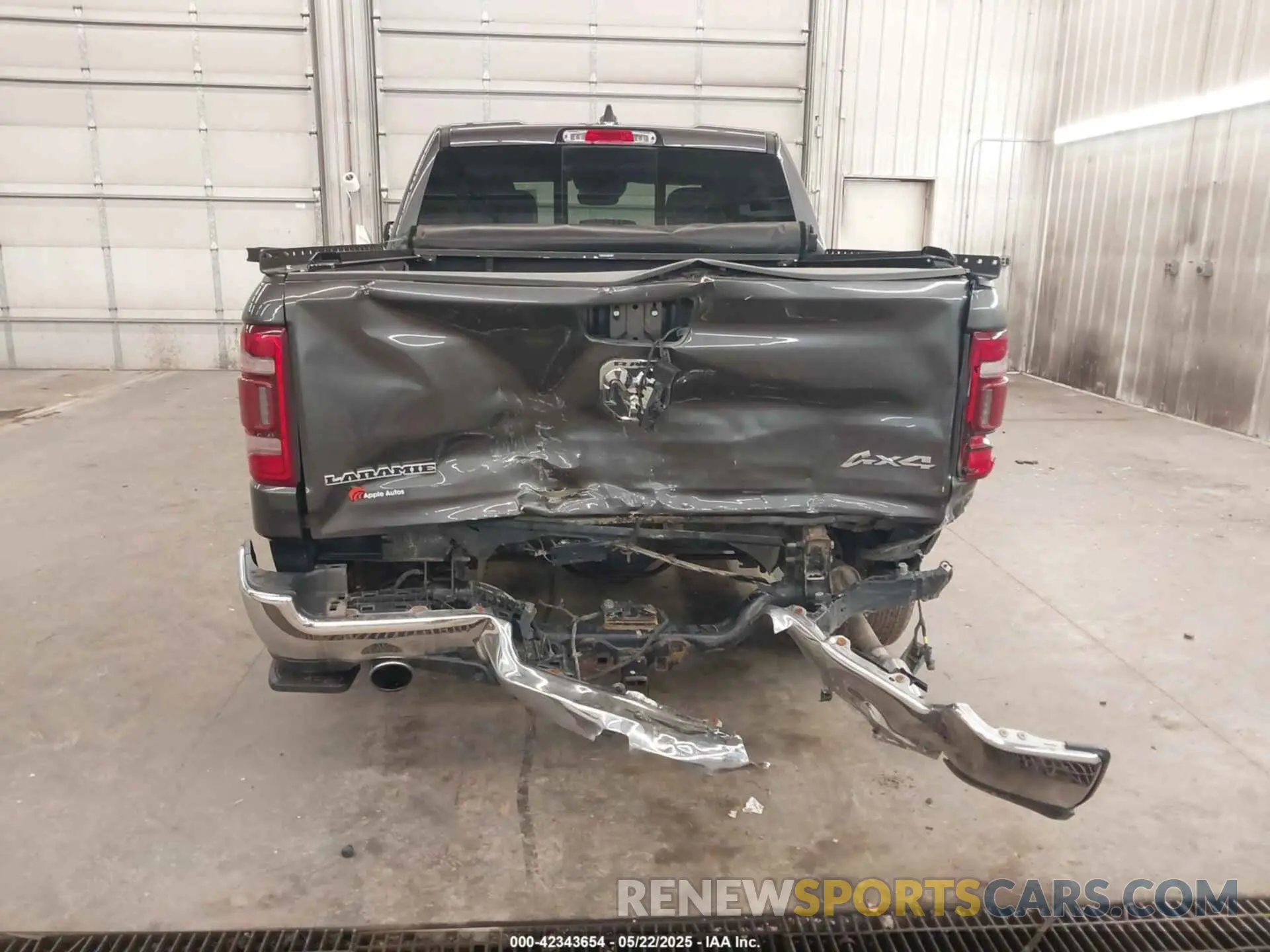 17 Photograph of a damaged car 1C6SRFJT4KN777756 RAM 1500 2019